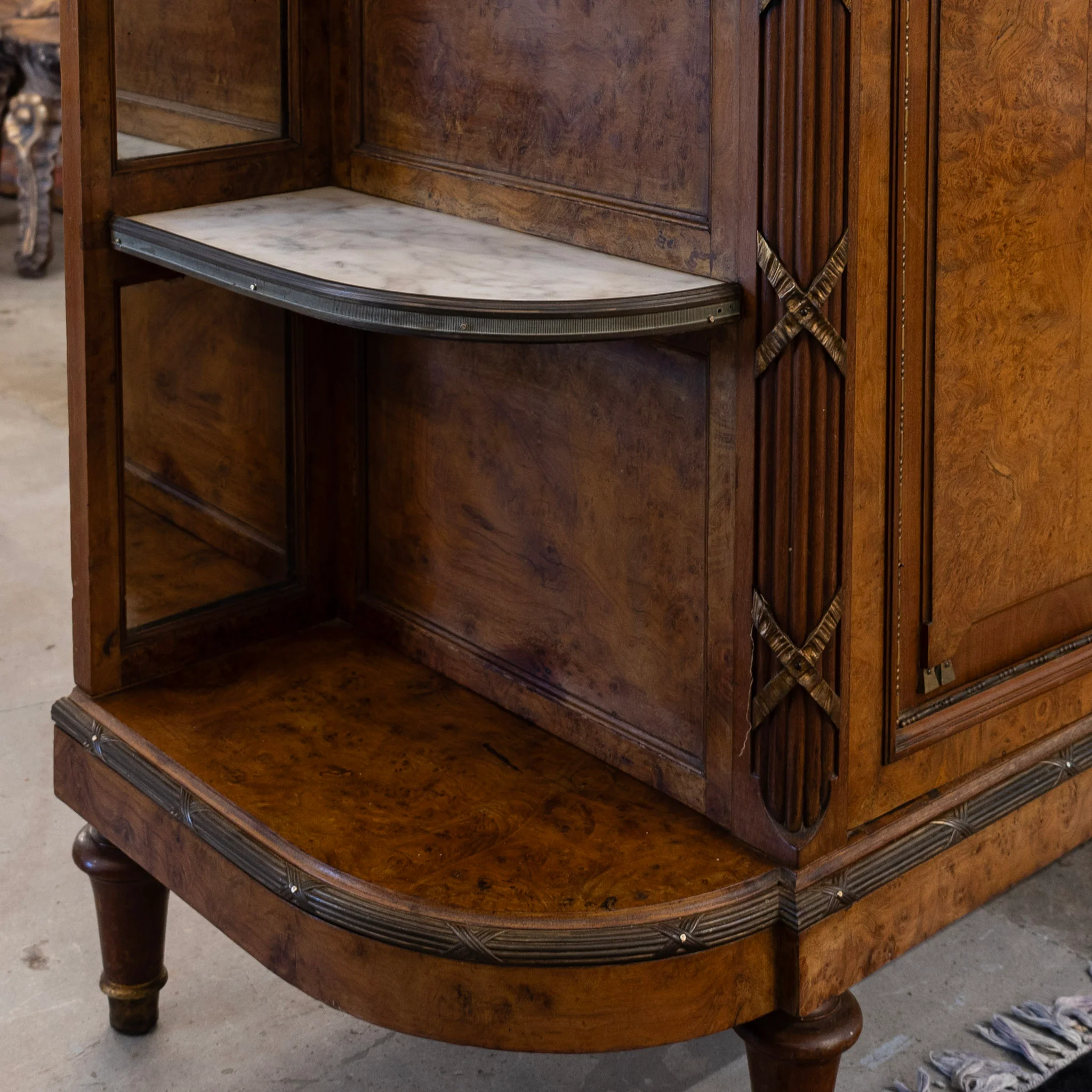 Louis XVI Burl Wood Sideboard –  Floral Interior & White Marble Top - Image 7