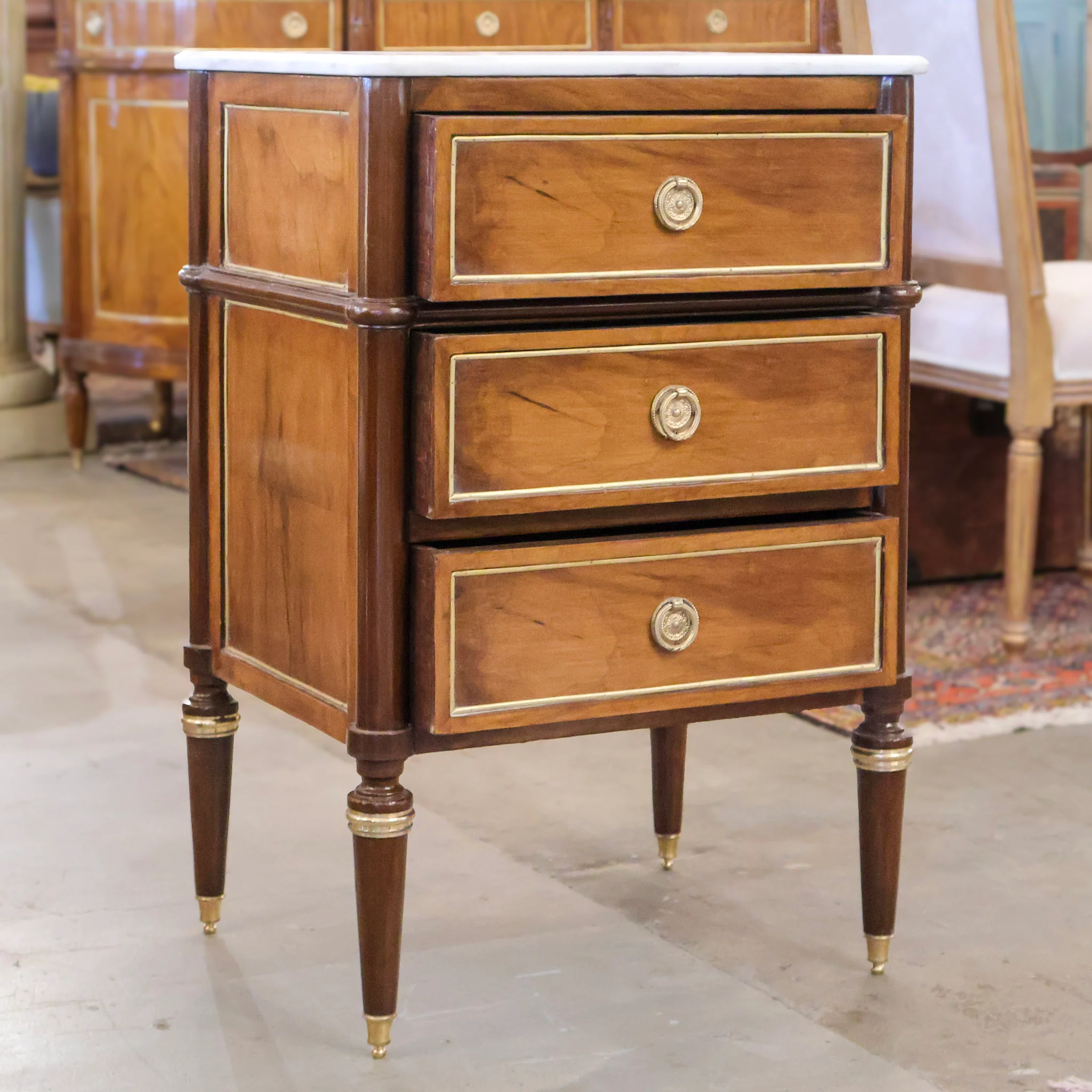 Louis XVI Burl Wood Square Nightstand –Rounded Marble Top & Brass Pulls - Image 3