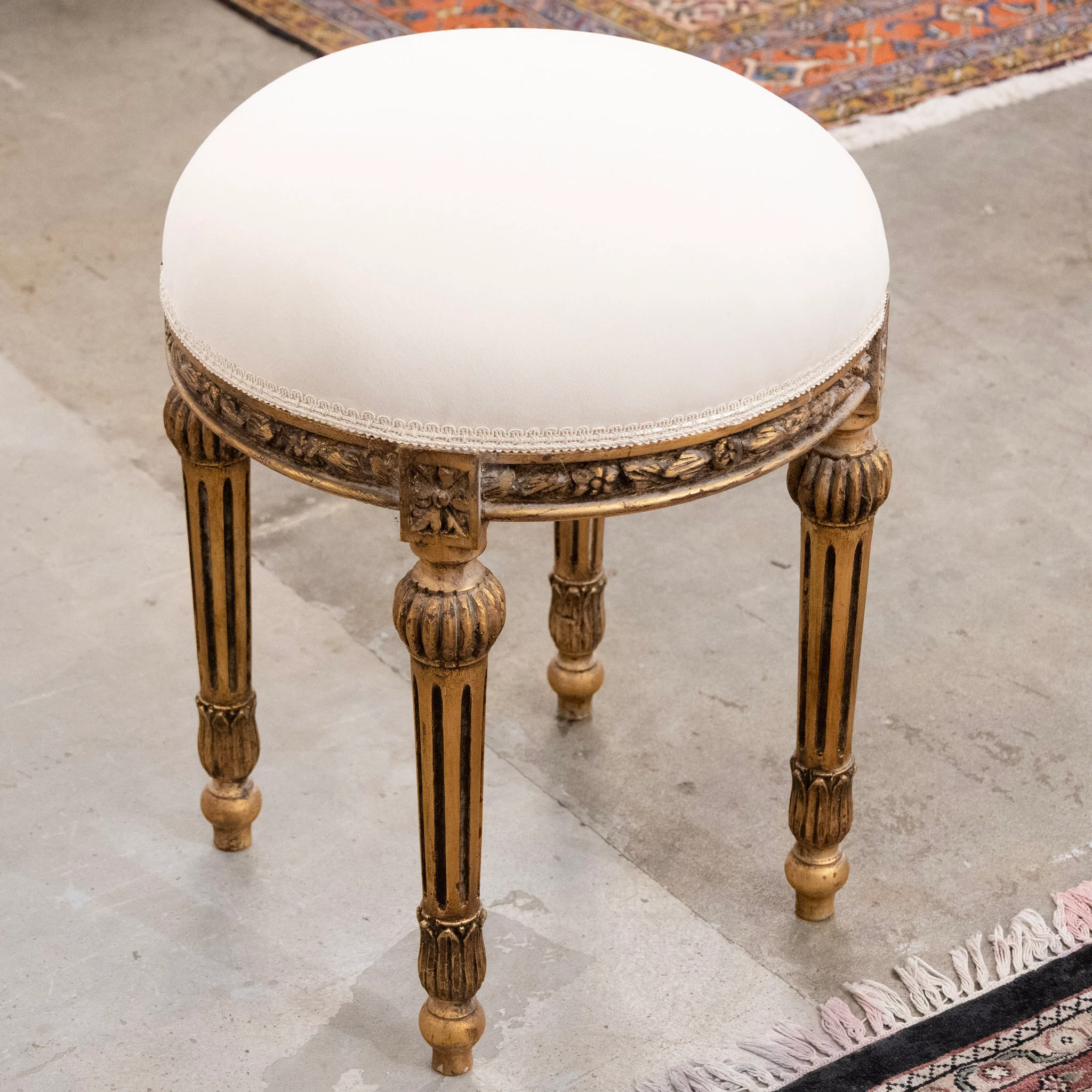 Louis XVI Carved Gold Stool – White Velvet Upholstery & Ballerina Legs - Image 3