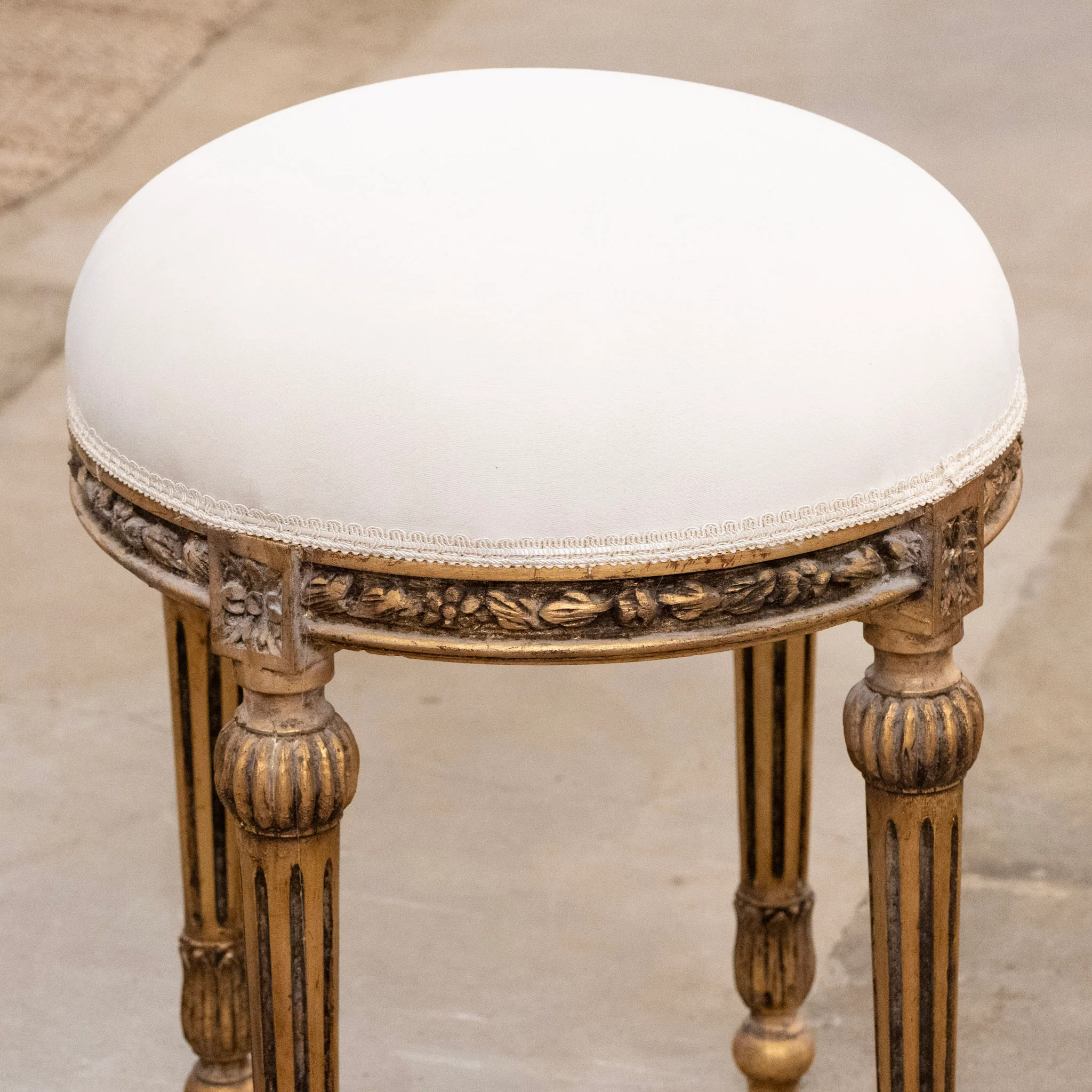 Louis XVI Carved Gold Stool – White Velvet Upholstery & Ballerina Legs - Image 4
