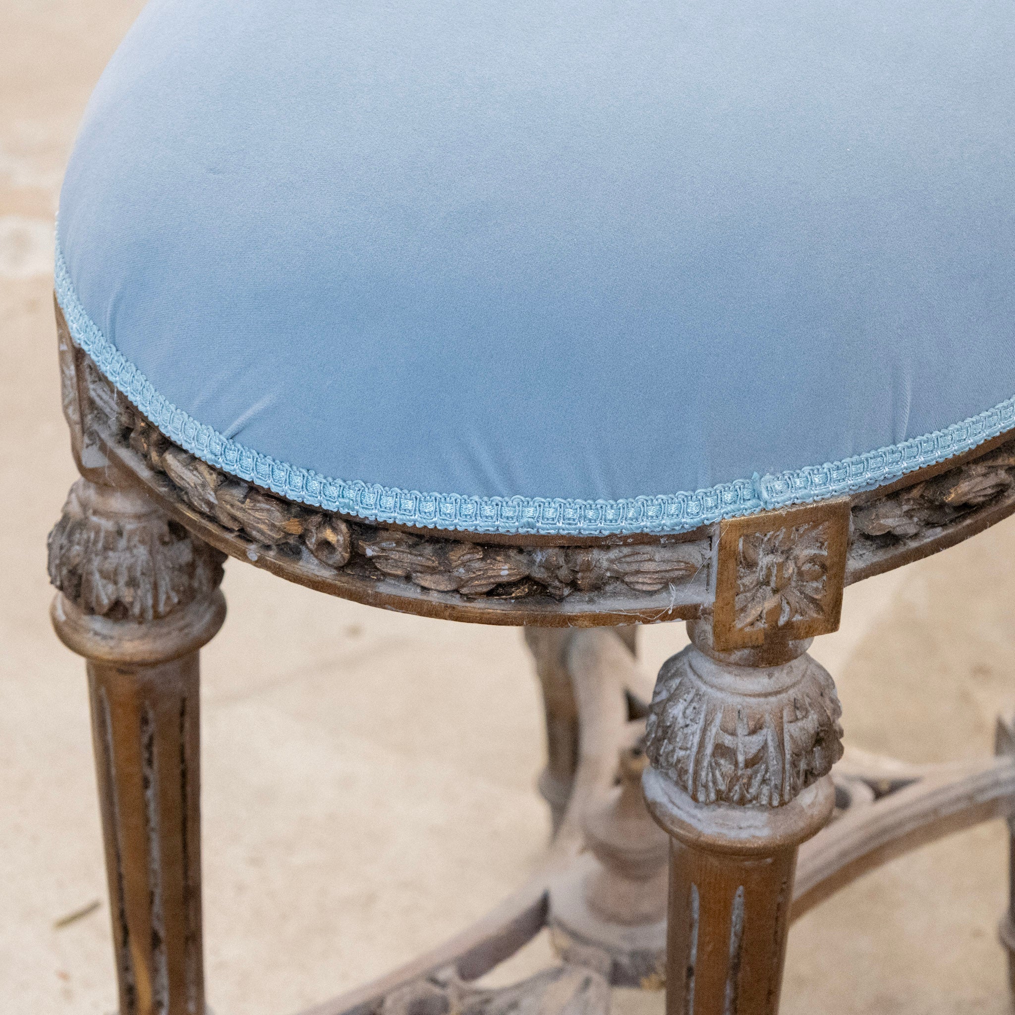 Louis XVI Dark Gilded Oval Stool – Blue Velvet Upholstery - Image 4