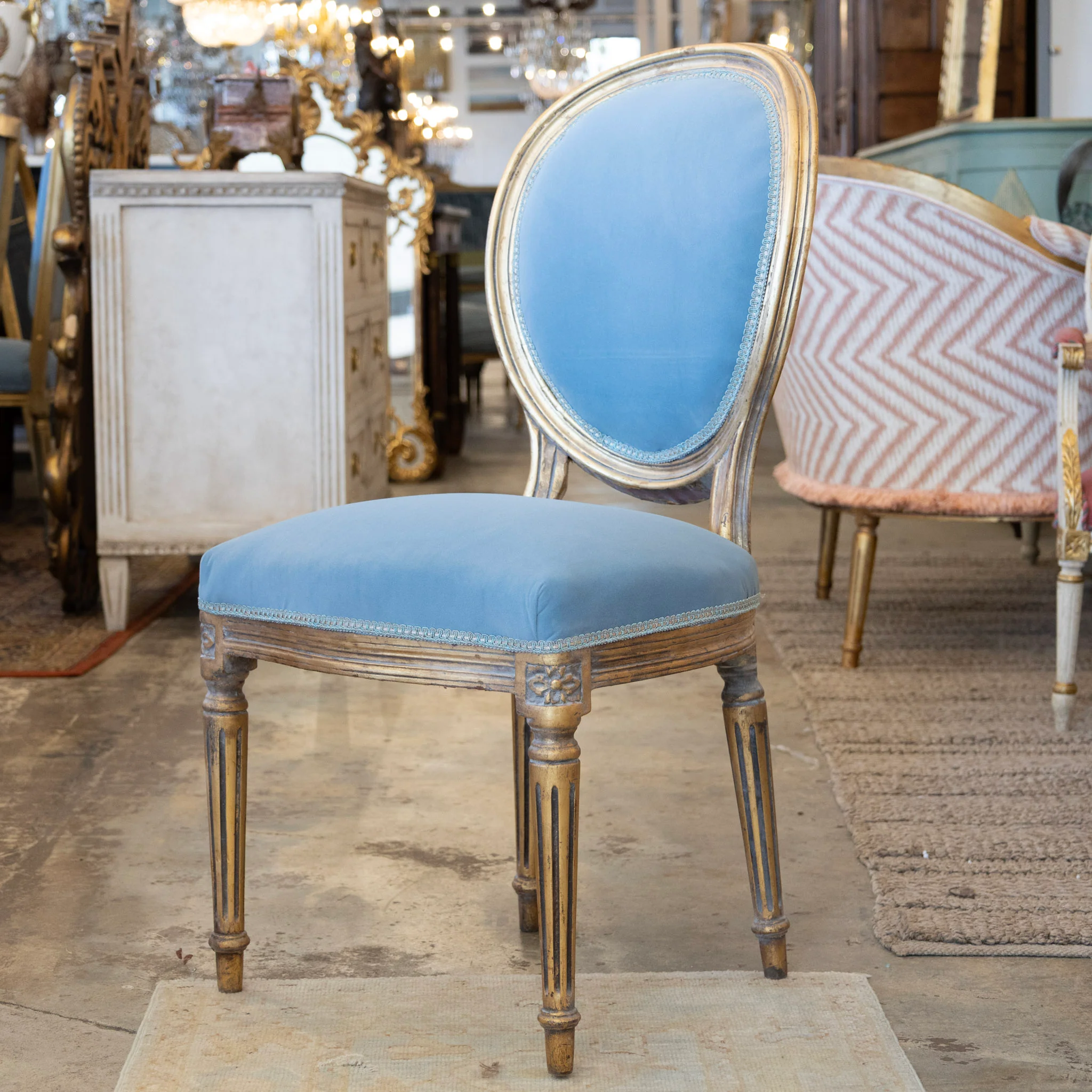 Louis XVI Round Dining Chair – Light Blue Velvet & Gilded Frame - Image 3