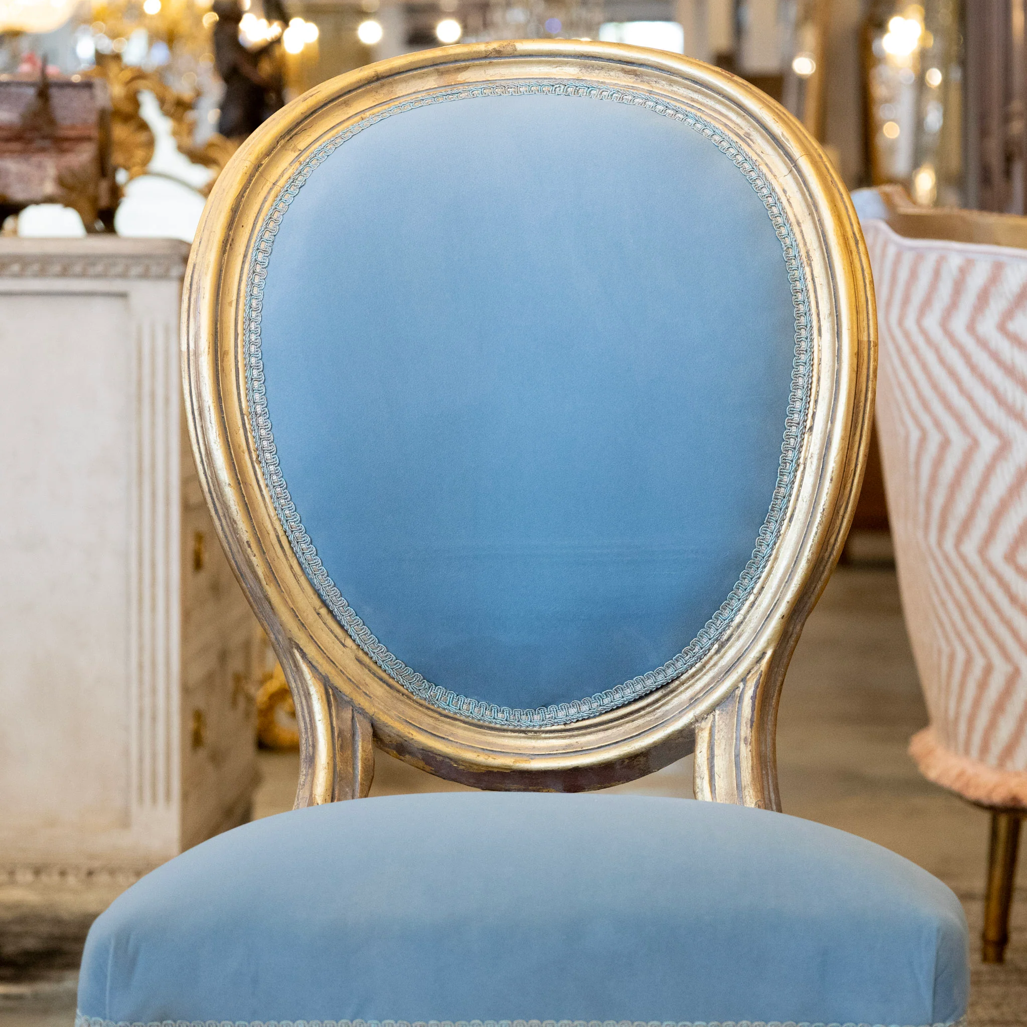 Louis XVI Round Dining Chair – Light Blue Velvet & Gilded Frame - Image 4