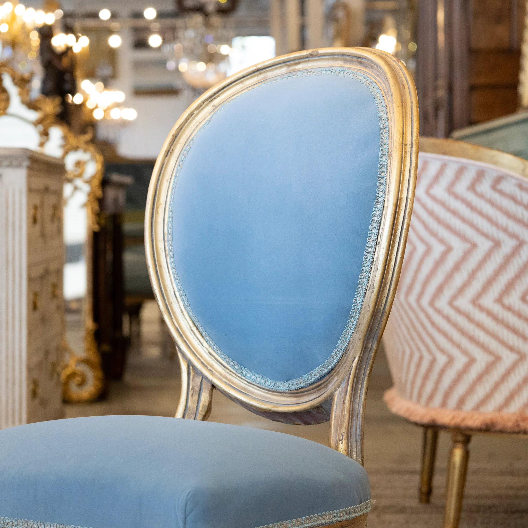 Louis XVI Round Dining Chair – Light Blue Velvet & Gilded Frame - Image 5