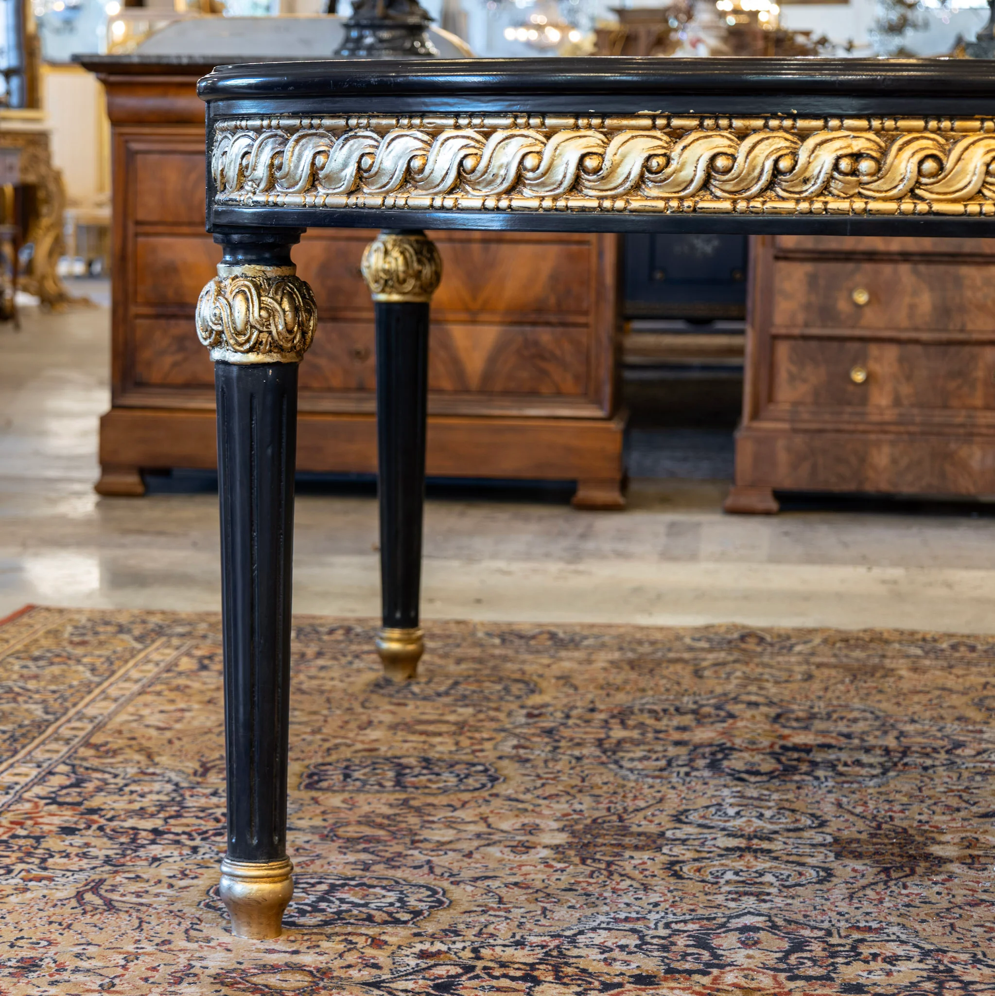 Louis XVI Dining Table – Black Lacquer with Gold Carvings - Image 4
