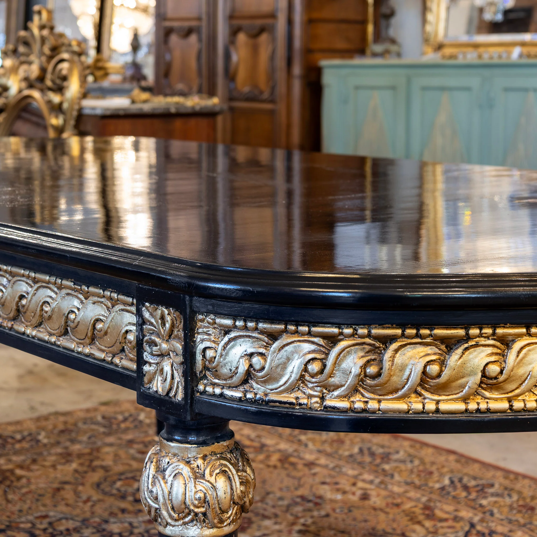 Louis XVI Dining Table – Black Lacquer with Gold Carvings - Image 5