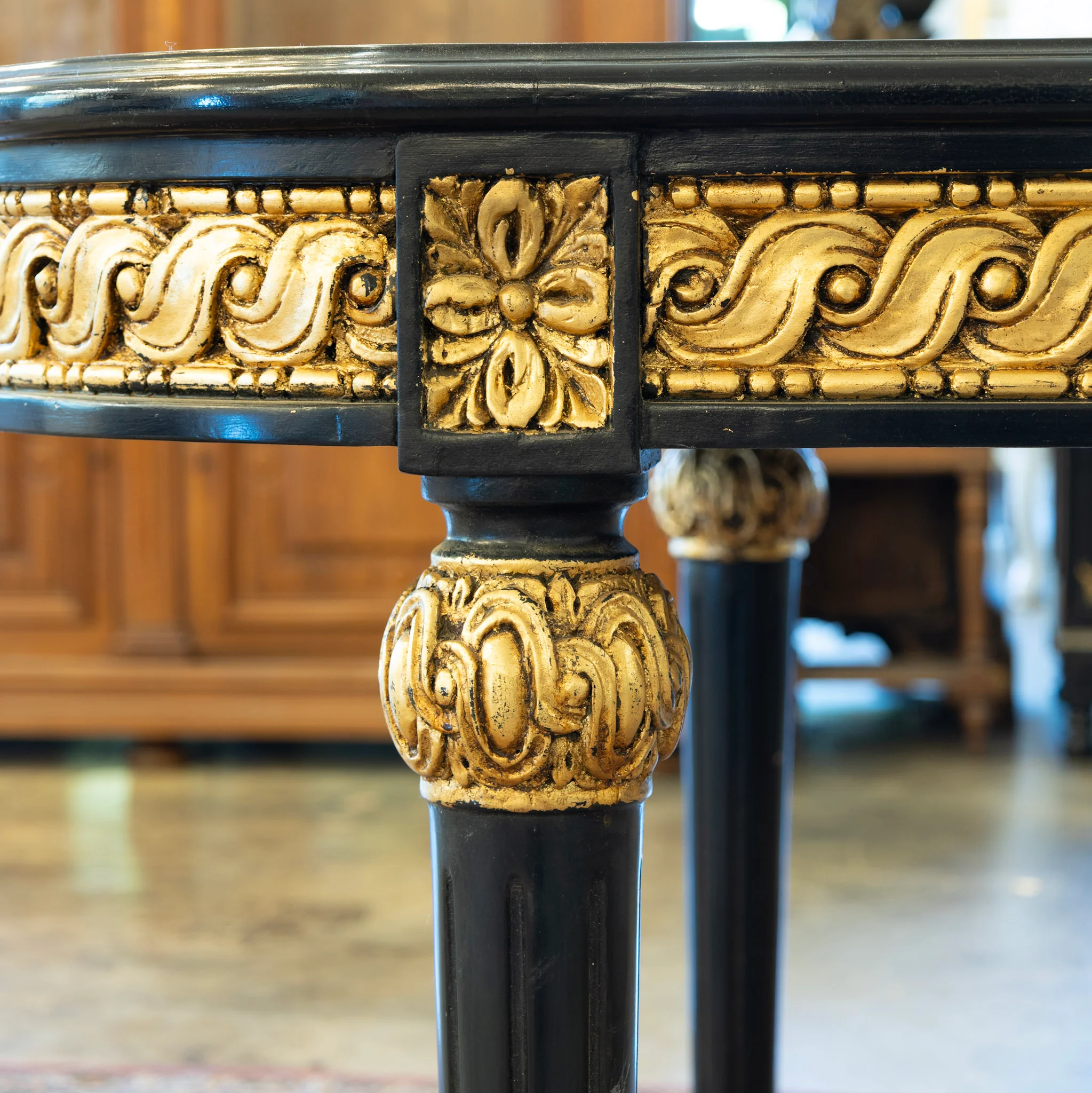 Louis XVI Dining Table – Black Lacquer with Gold Carvings - Image 7