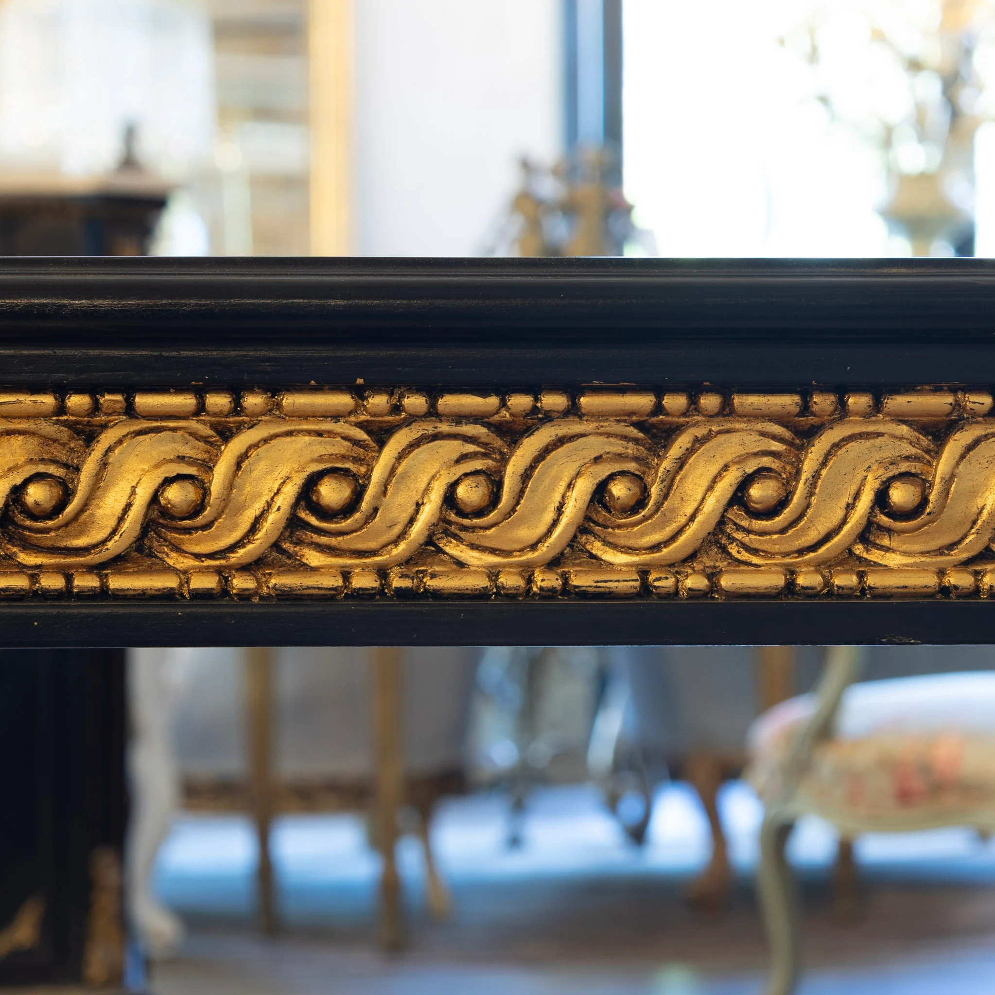 Louis XVI Dining Table – Black Lacquer with Gold Carvings - Image 8