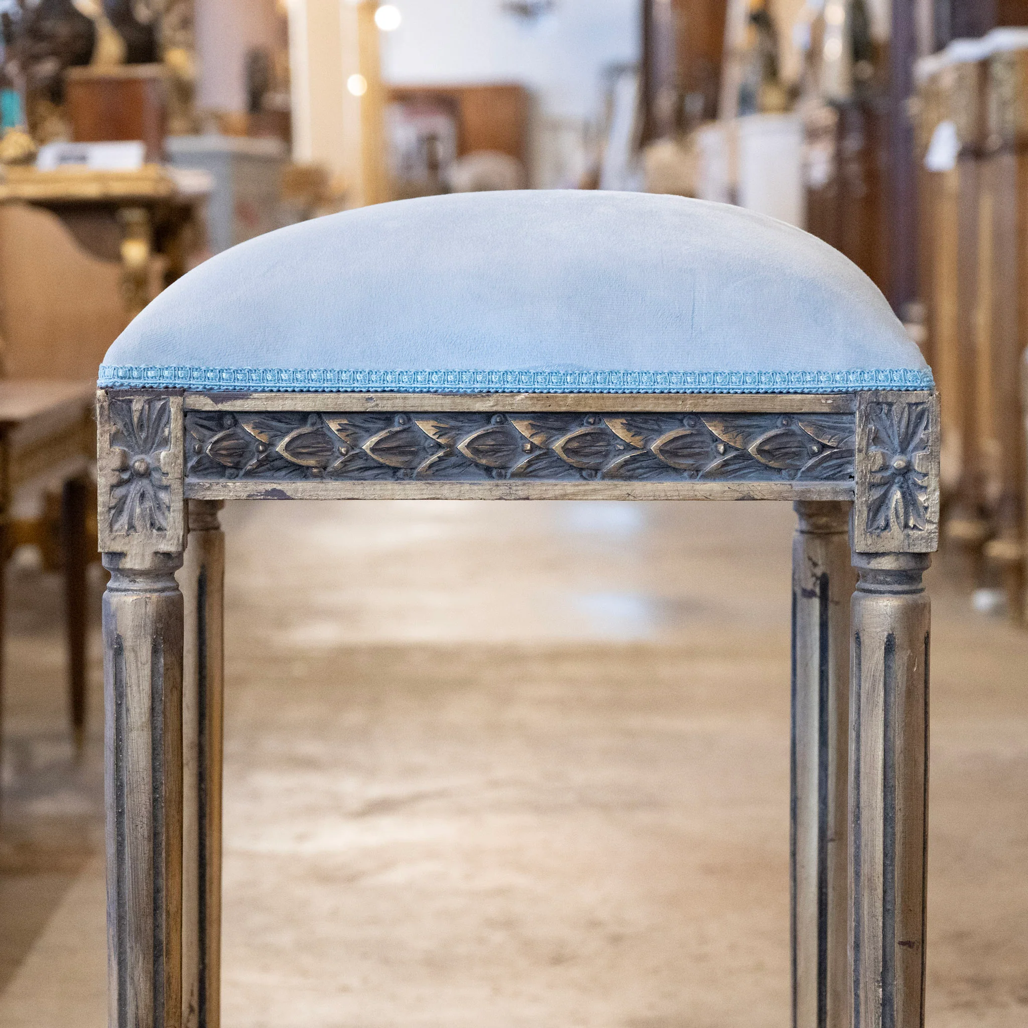 Louis XVI Gilded Bar Stool – Carved Trim & Blue Velvet Upholstery - Image 3