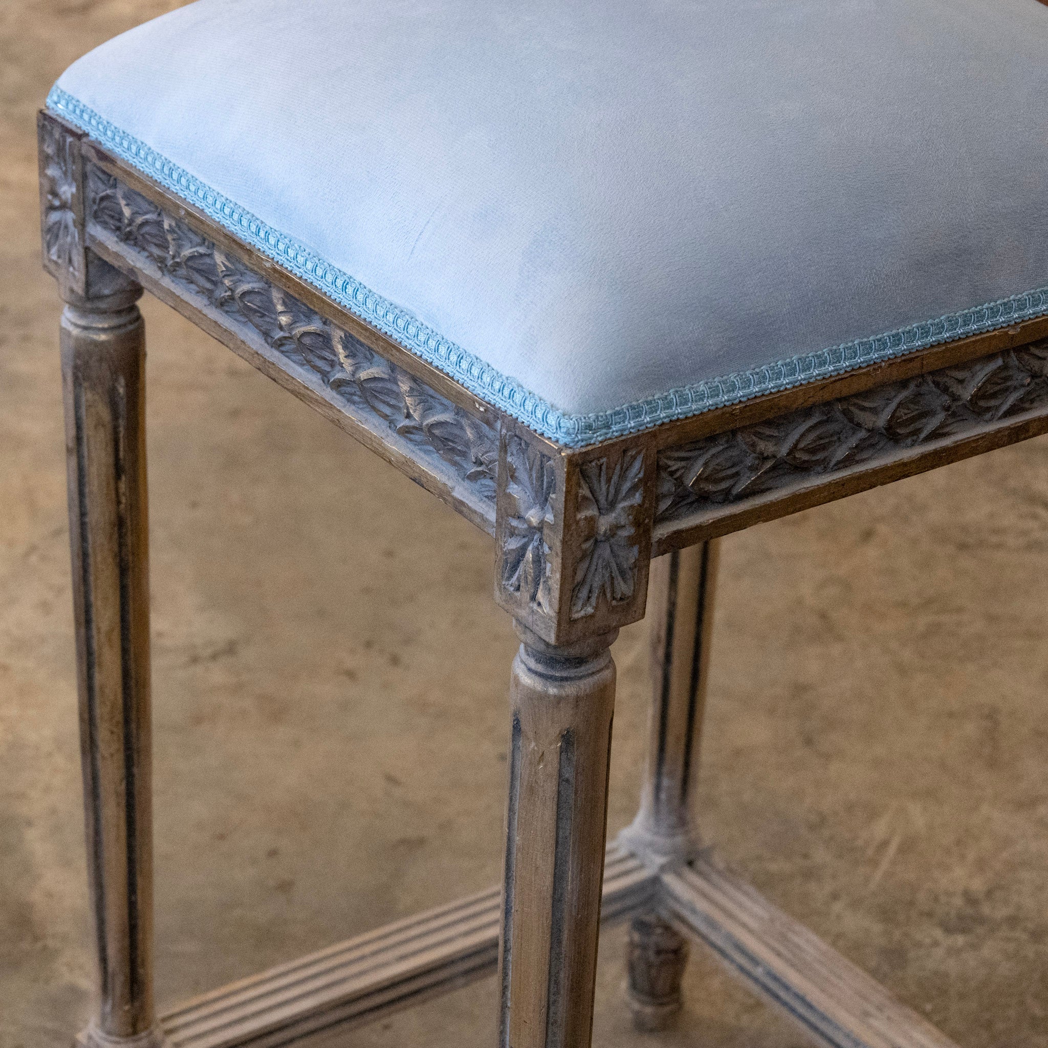 Louis XVI Gilded Bar Stool – Carved Trim & Blue Velvet Upholstery - Image 5