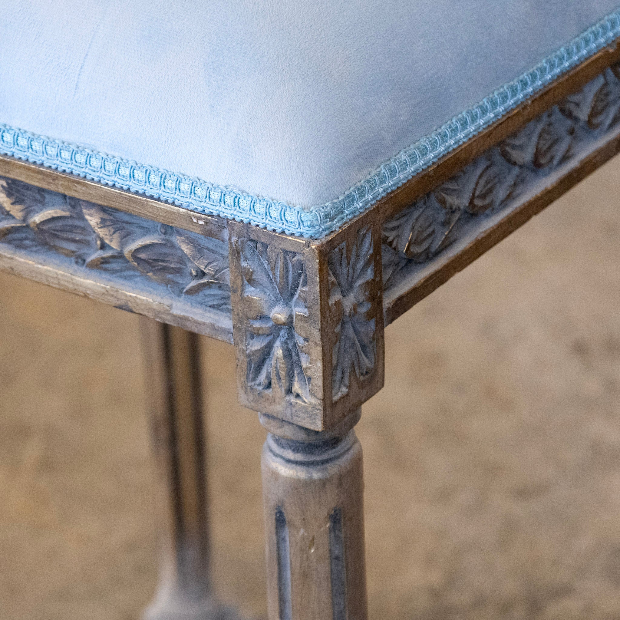 Louis XVI Gilded Bar Stool – Carved Trim & Blue Velvet Upholstery - Image 6