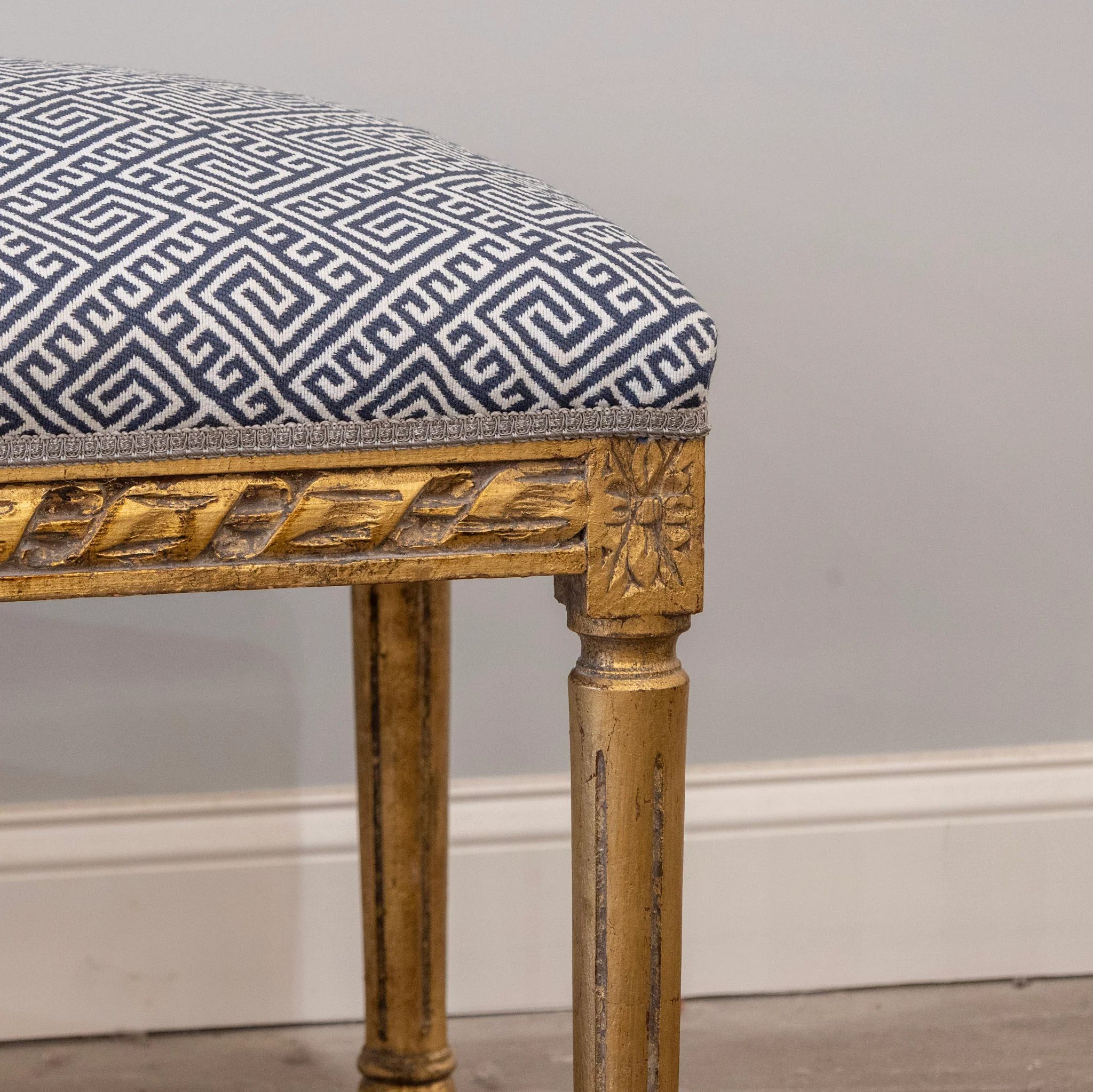 Louis XVI Gilded Bench – Blue & White Greek Key Linen Upholstery - Image 3