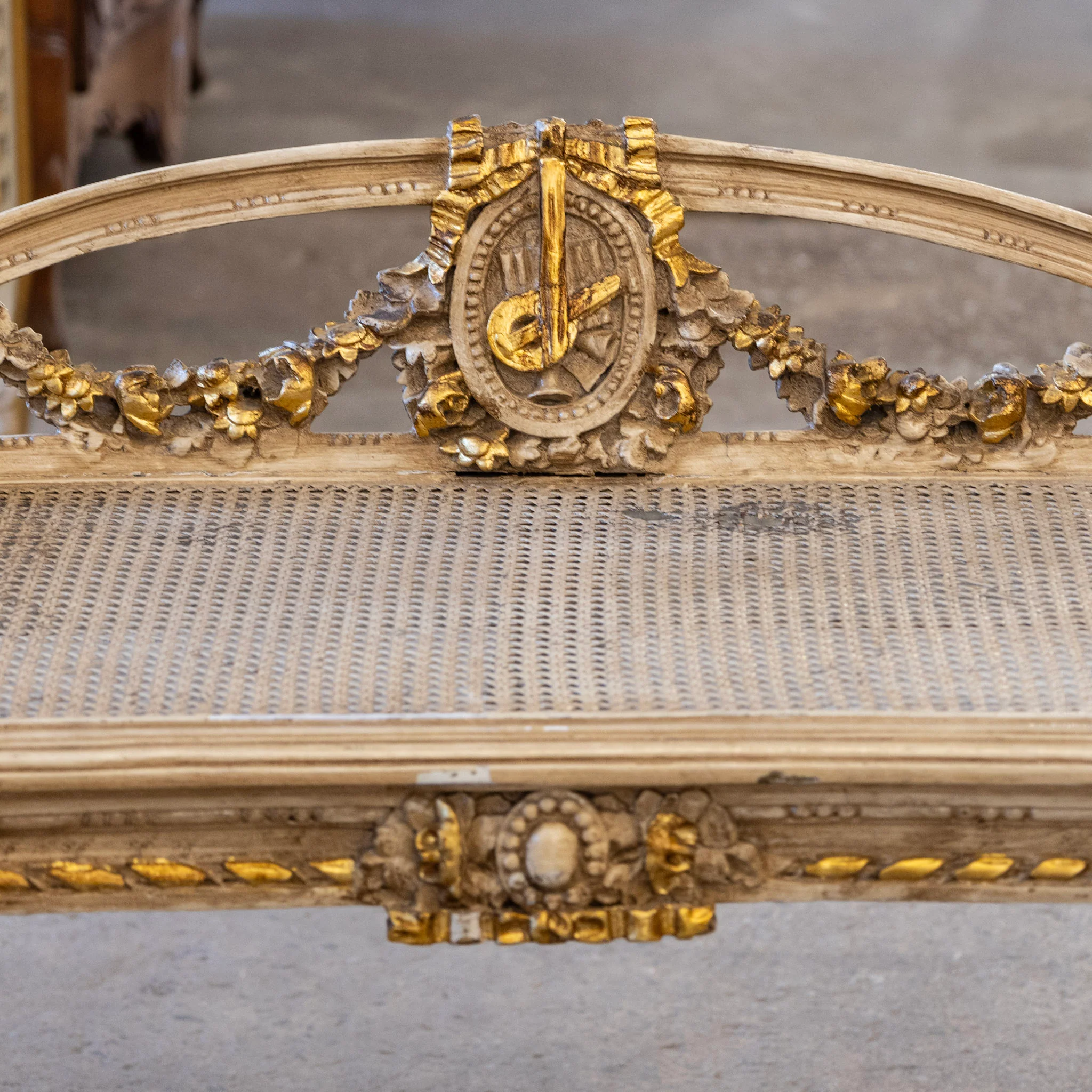 Louis XVI Gilded Cane Bench – Original Condition - Image 4