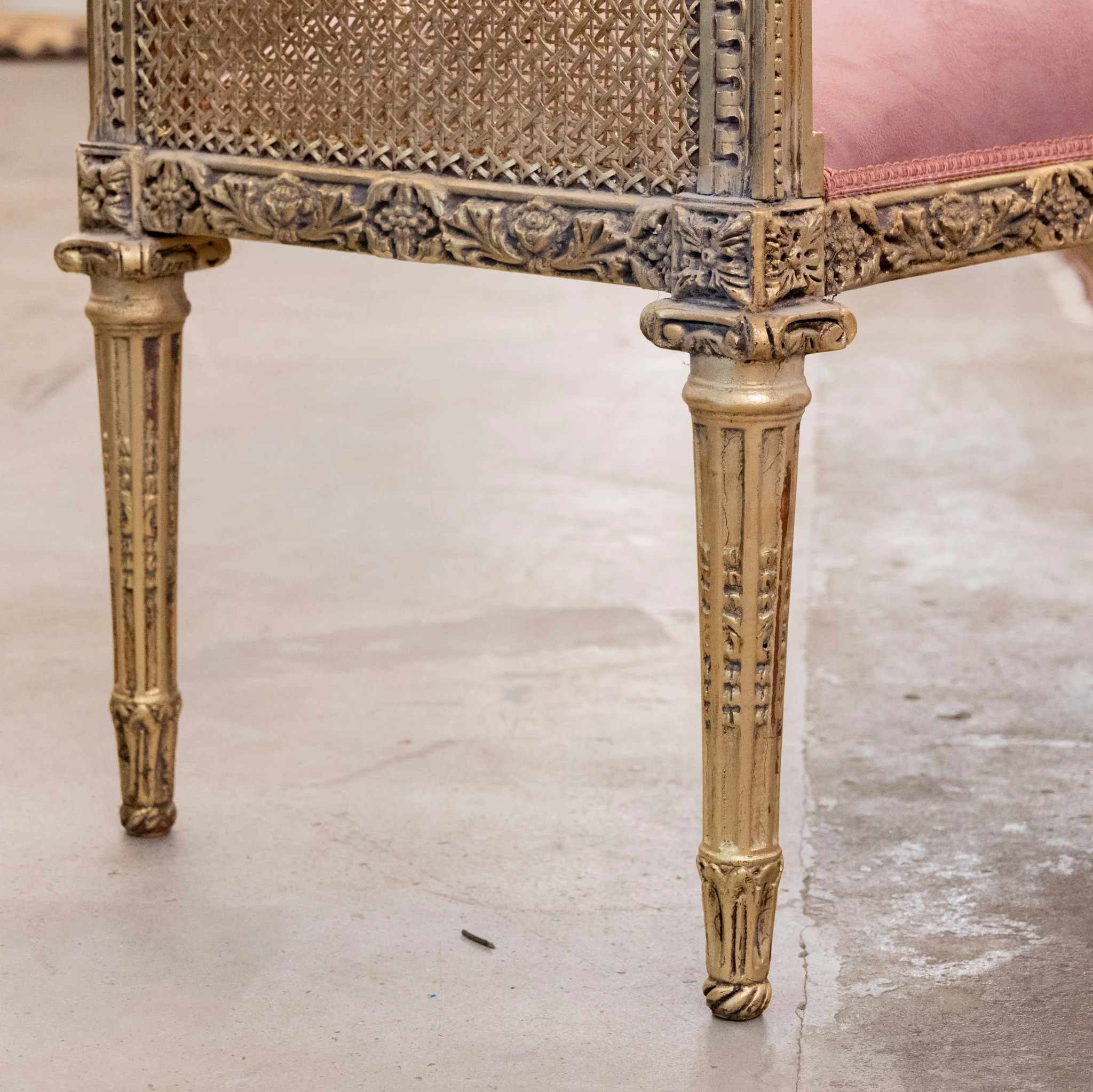 Louis XVI Gilded Cane Bench – Pink Velvet Upholstery & Floral Carvings - Image 8