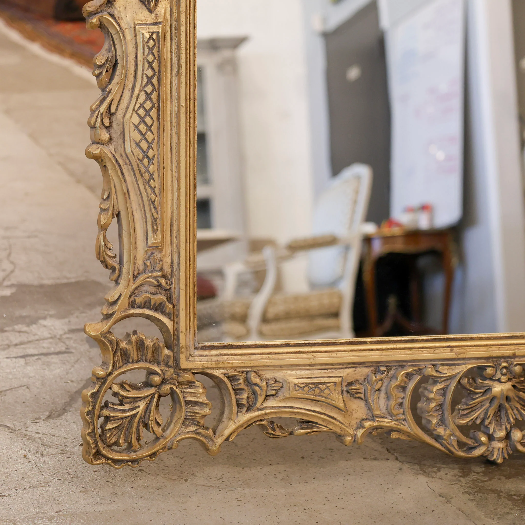Louis XVI Gilded Frame Mirror – Ornate Leaf Frame with Lattice Pattern - Image 6