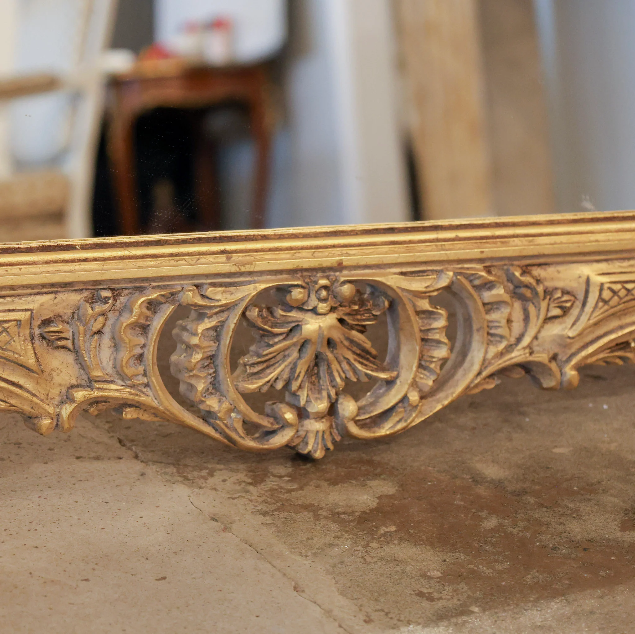 Louis XVI Gilded Frame Mirror – Ornate Leaf Frame with Lattice Pattern - Image 7