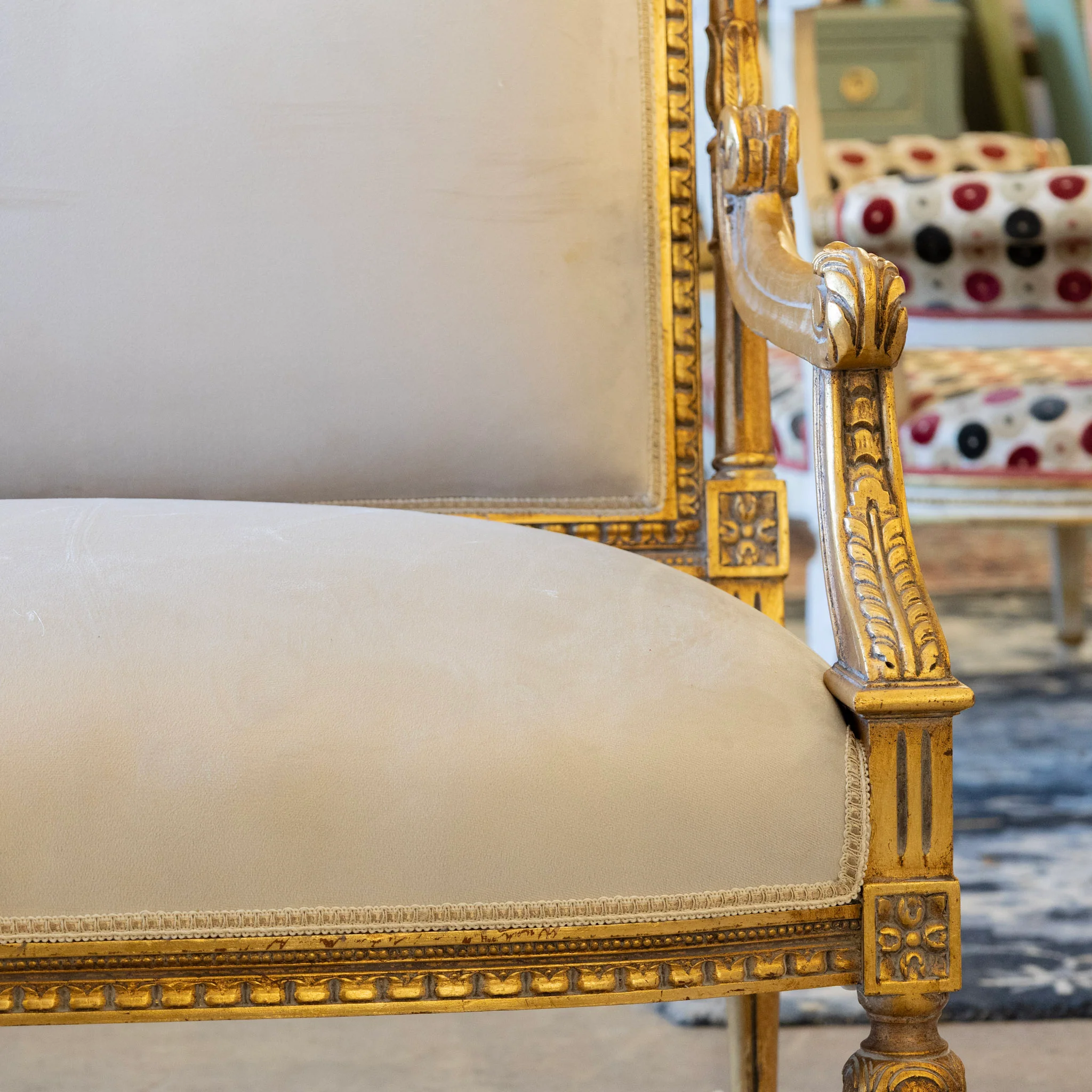Louis XVI Gilded Loveseat Sofa – Two-Tone Carved Frame & Soft Grey Velvet Upholstery - Image 7