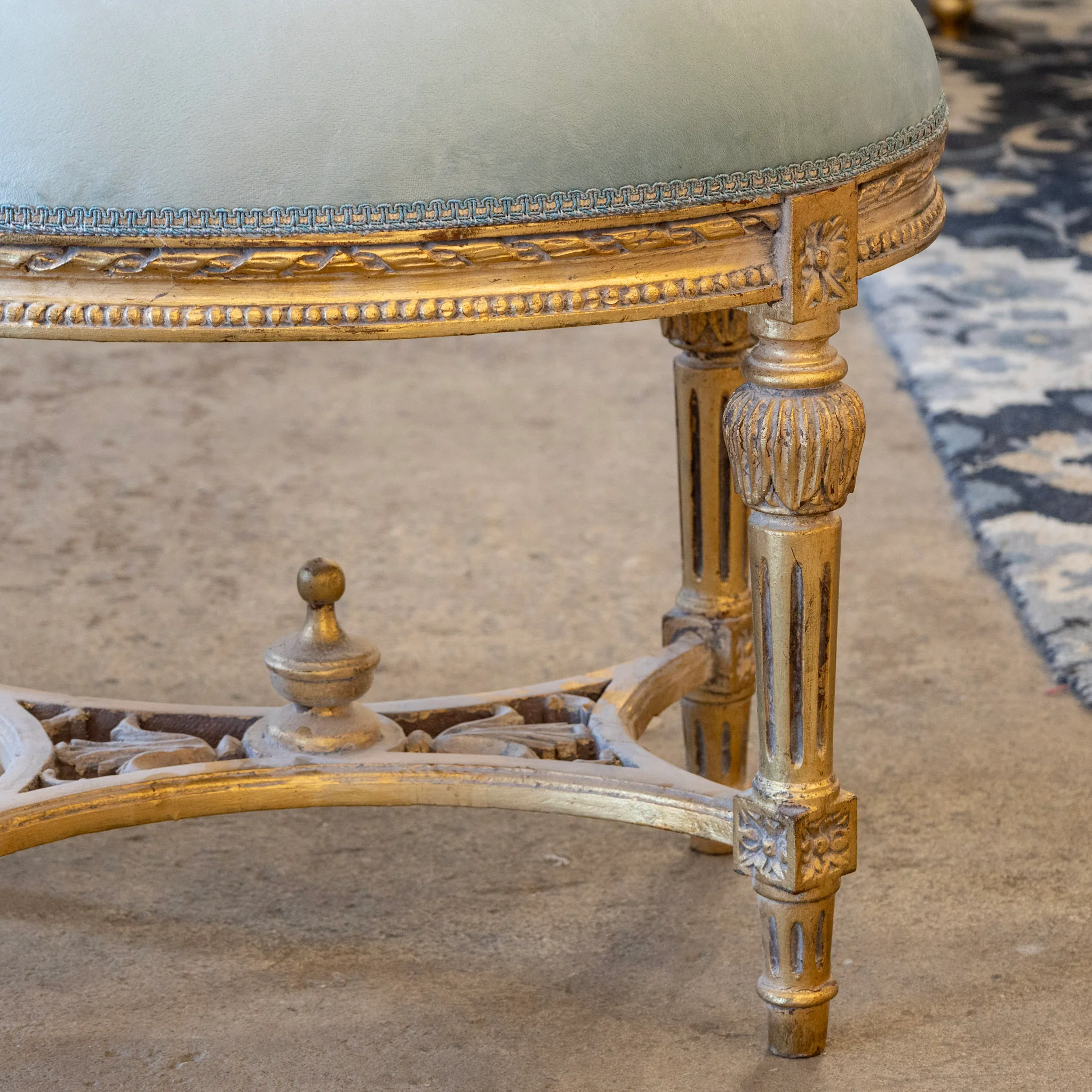 Louis XVI Gilded Oval Stool – Light Blue Velvet Seat - Image 3