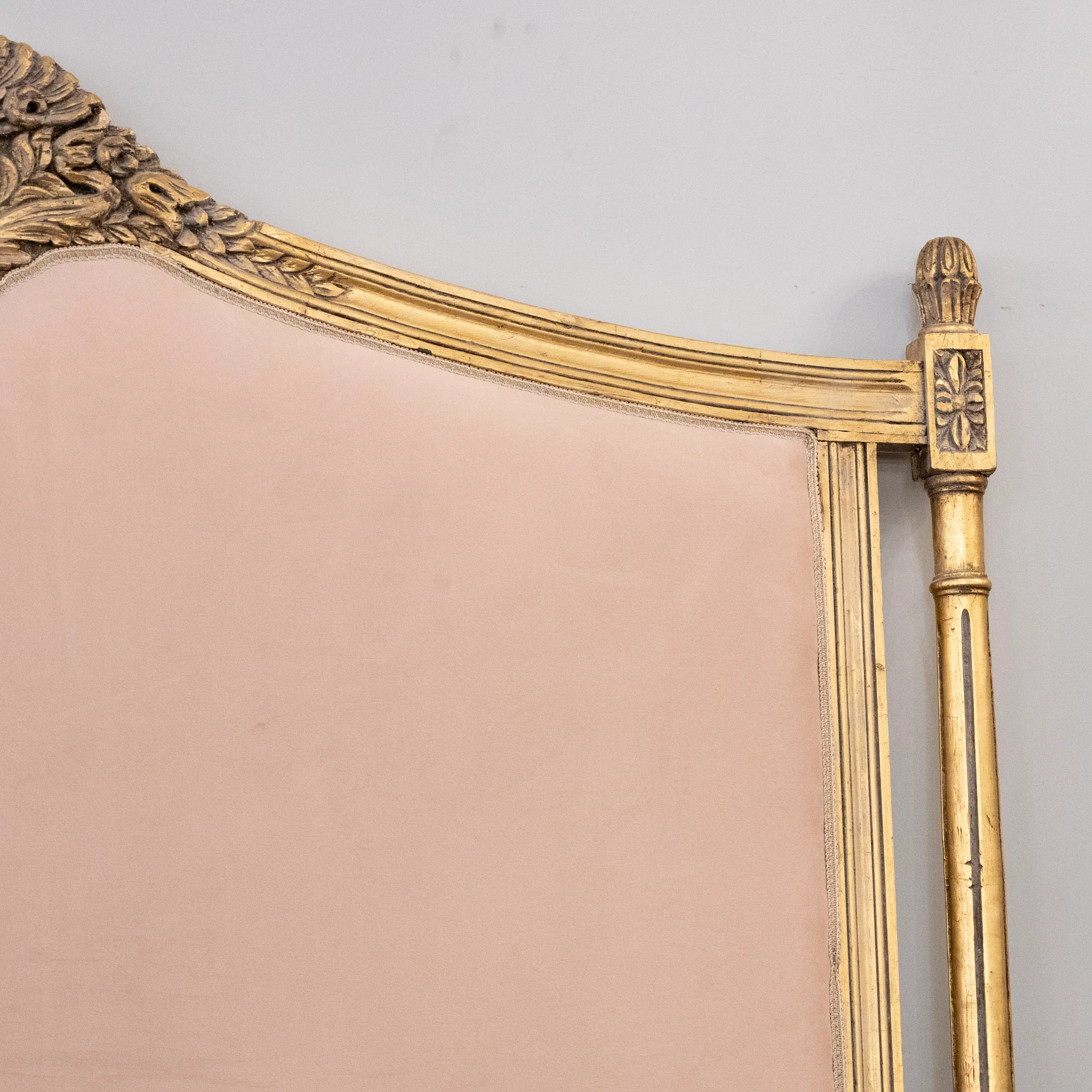 Louis XVI Gilded Queen Bed Set With Carved Heart Trim – Pink Velvet Upholstery - Image 3