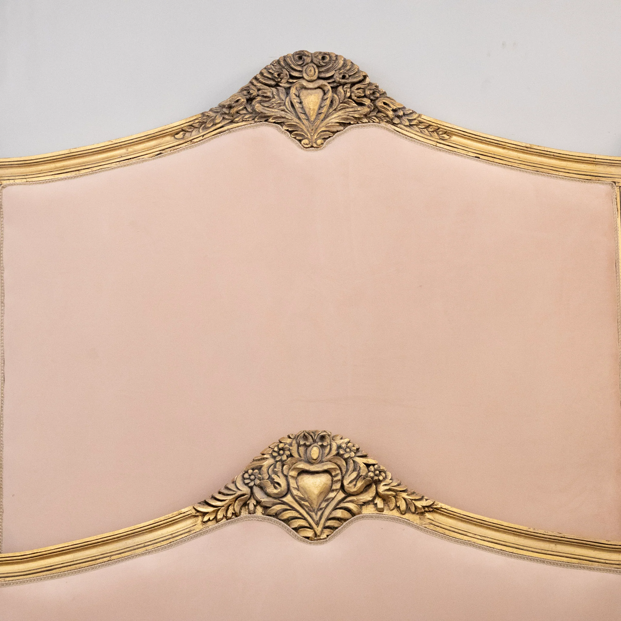 Louis XVI Gilded Queen Bed Set With Carved Heart Trim – Pink Velvet Upholstery - Image 5