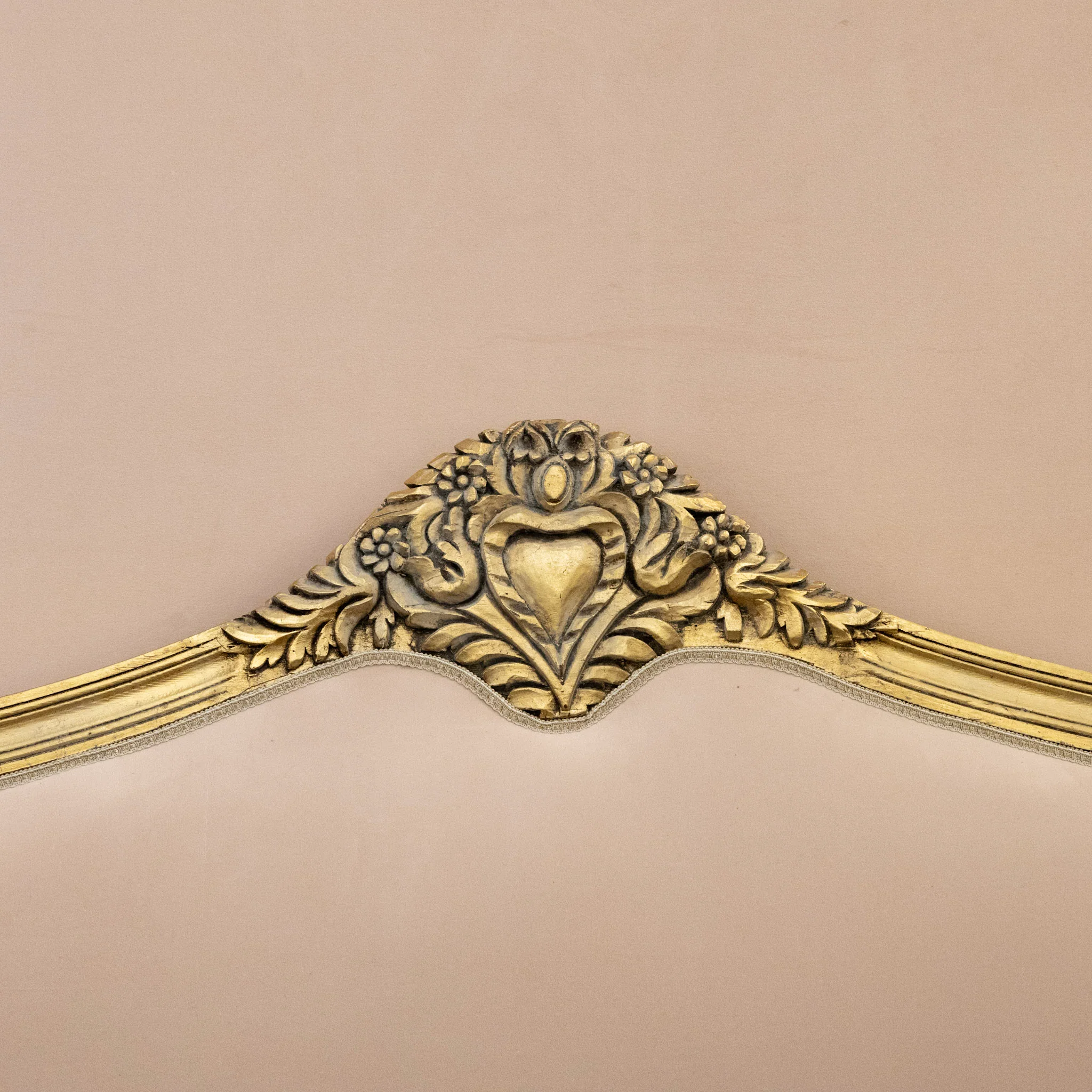 Louis XVI Gilded Queen Bed Set With Carved Heart Trim – Pink Velvet Upholstery - Image 6