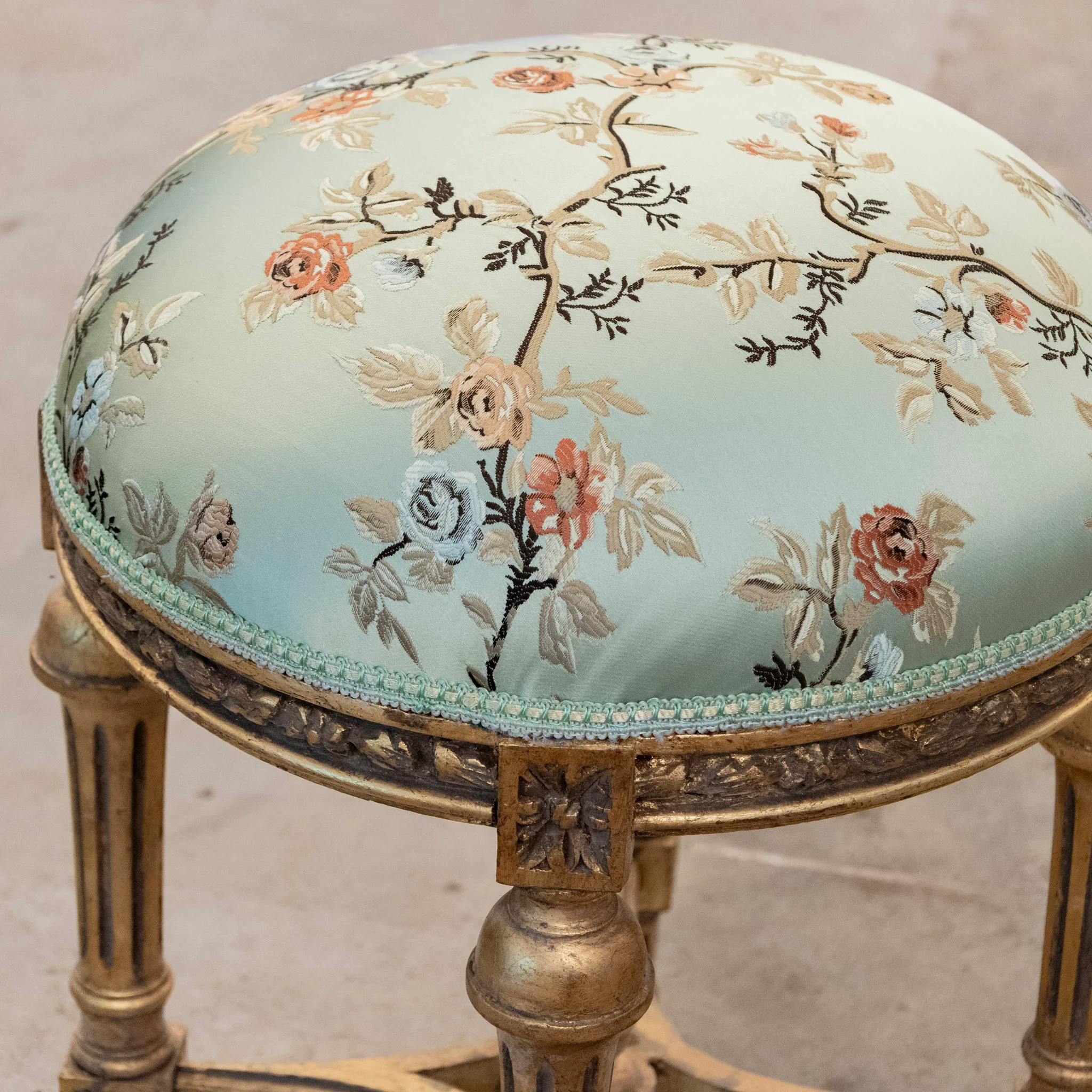 Louis XVI Gilded Round Stool – Soft Green Floral Upholstery - Image 5