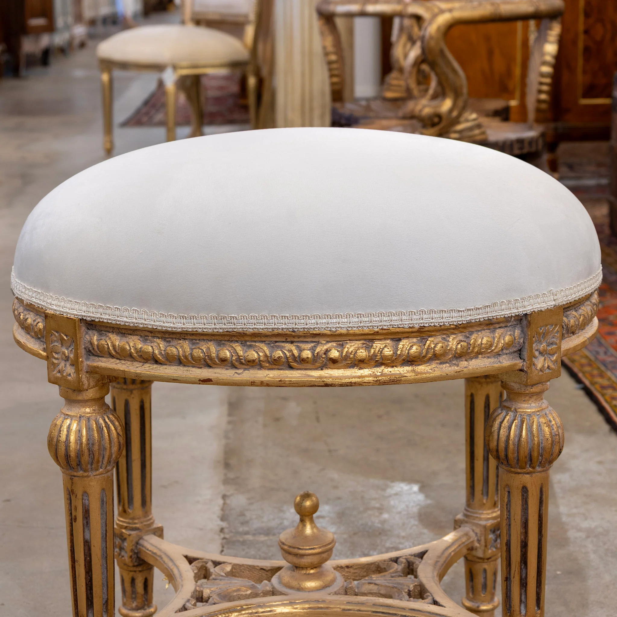 Louis XVI Gilded Oval Stool – White Velvet Upholstery - Image 5