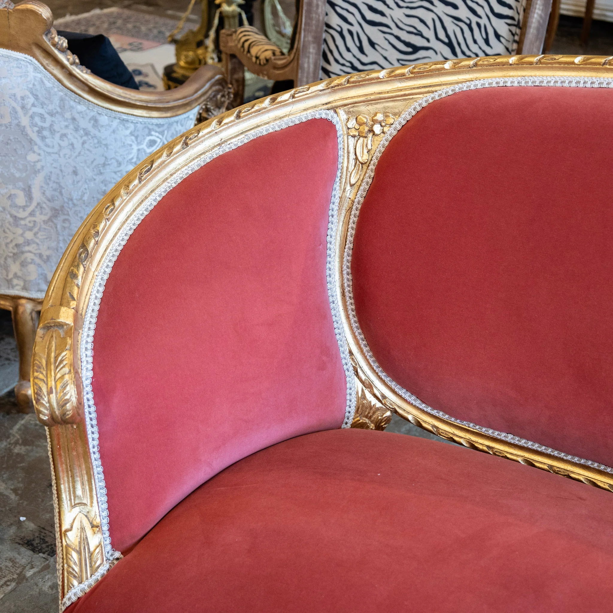 Louis XVI Gilded Settee – Dark Pink Velvet Upholstery - Image 4