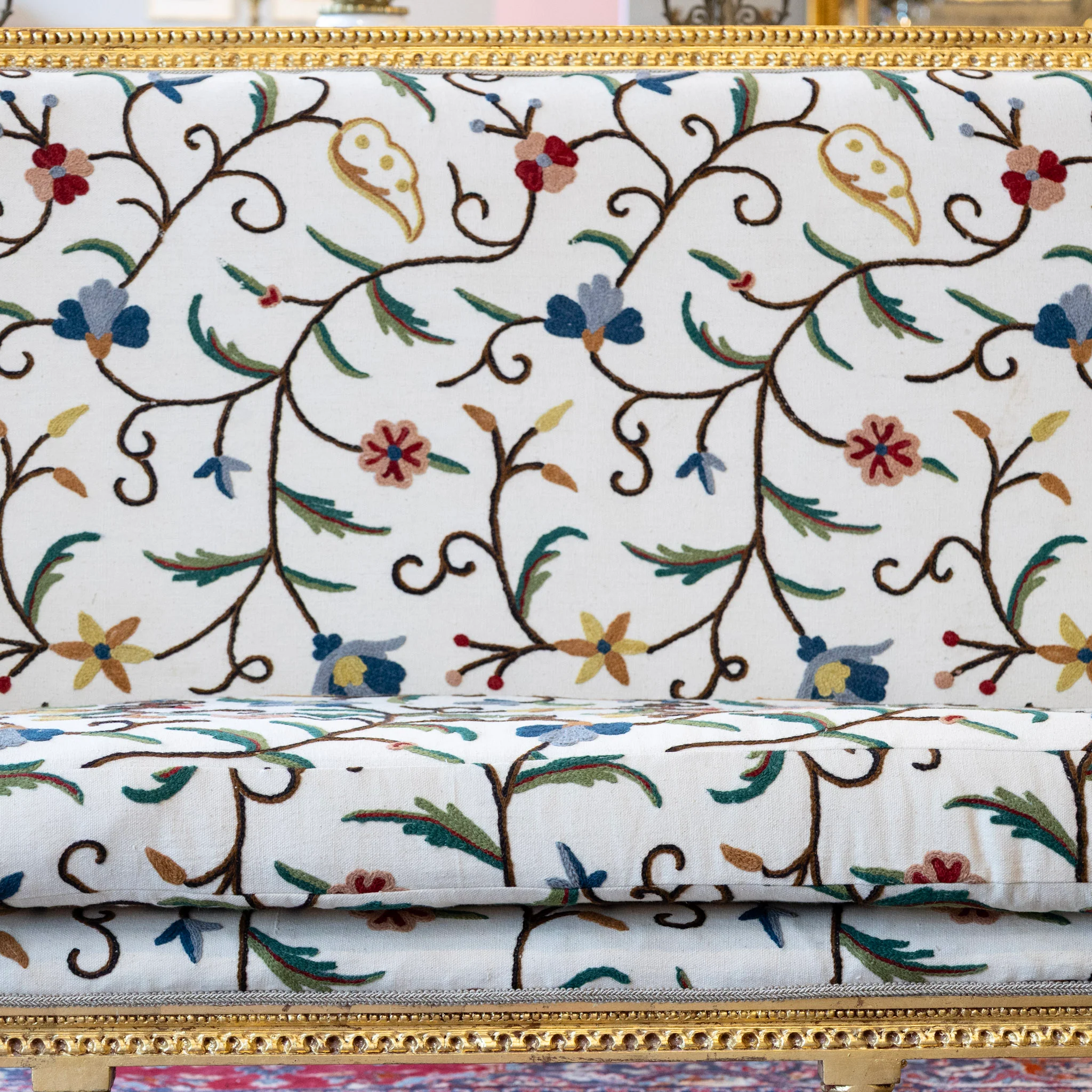 Louis XVI Gilded Settee – White Linen & Embroidered Floral Upholstery - Image 6