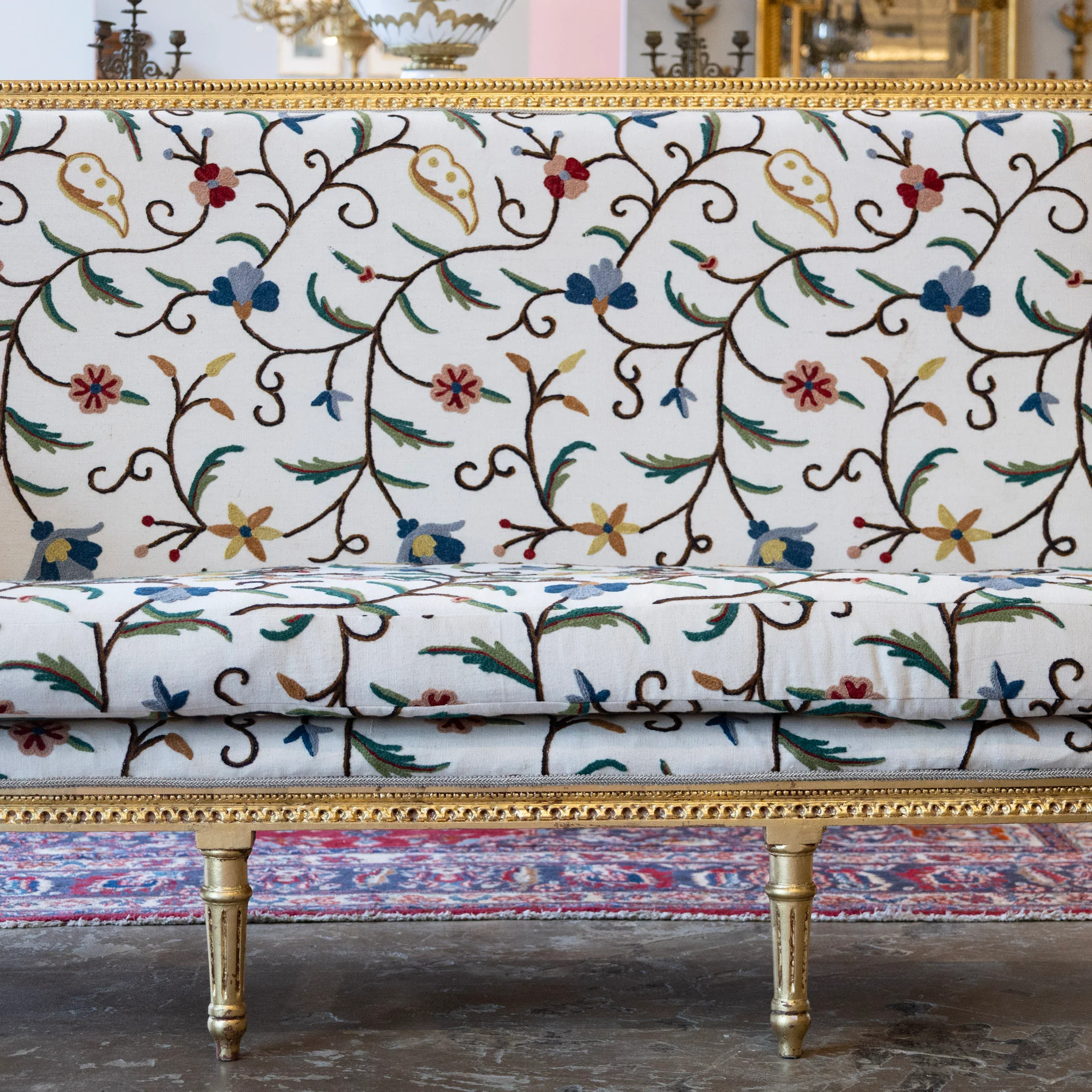 Louis XVI Gilded Settee – White Linen & Embroidered Floral Upholstery - Image 8