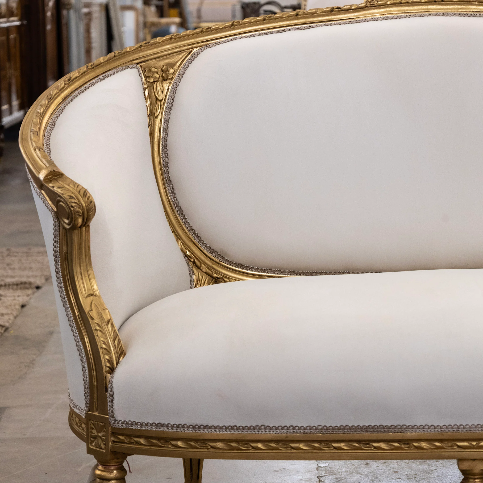 Louis XVI Gilded Settee – White Velvet Upholstery - Image 4