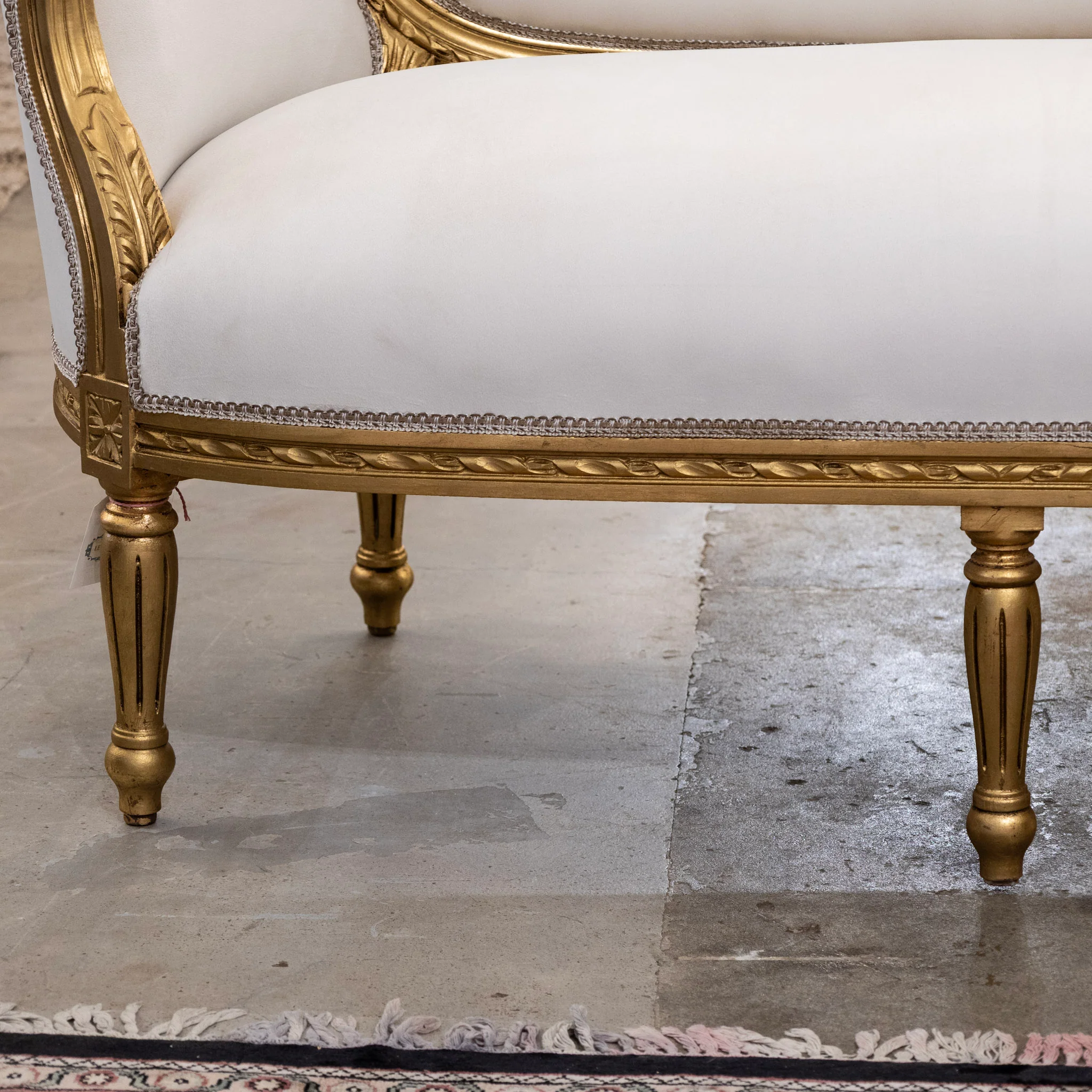 Louis XVI Gilded Settee – White Velvet Upholstery - Image 6