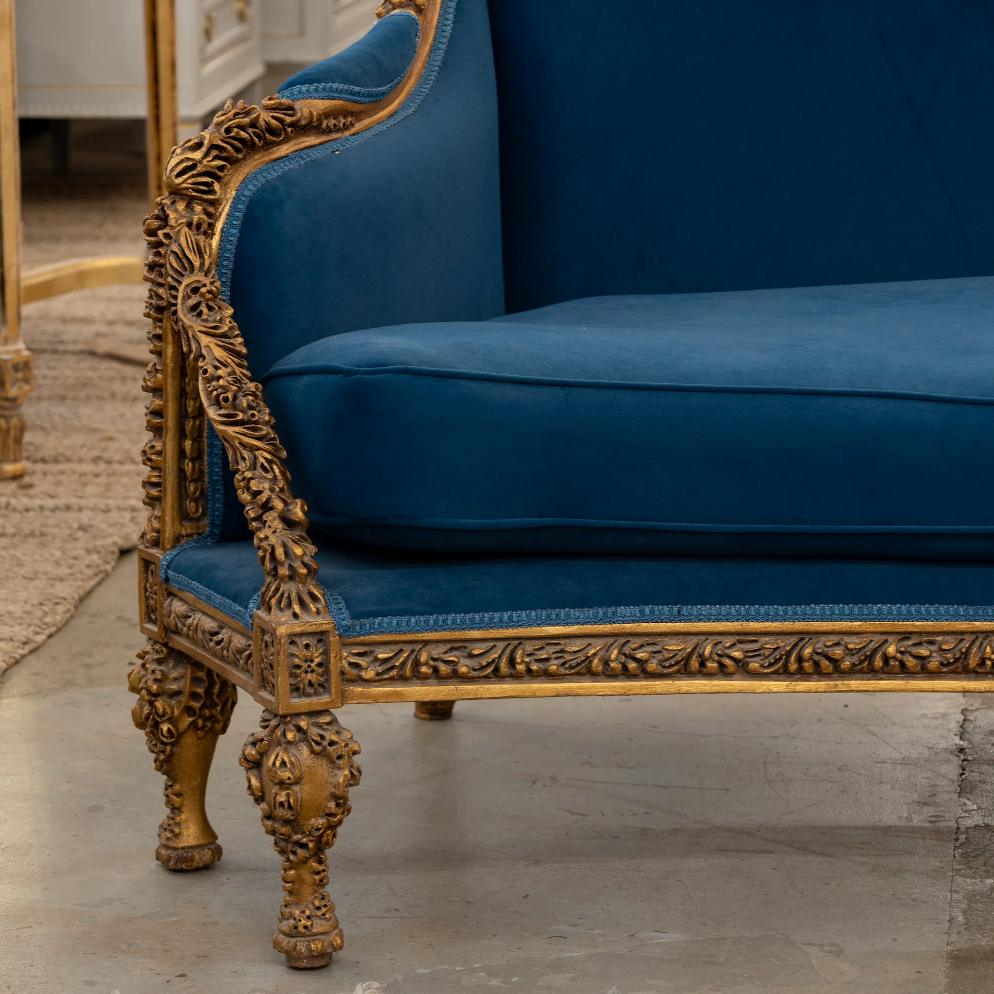 Louis XVI Gilded Sofa – Carved Detailing & Dark Blue Velvet Upholstery - Image 3