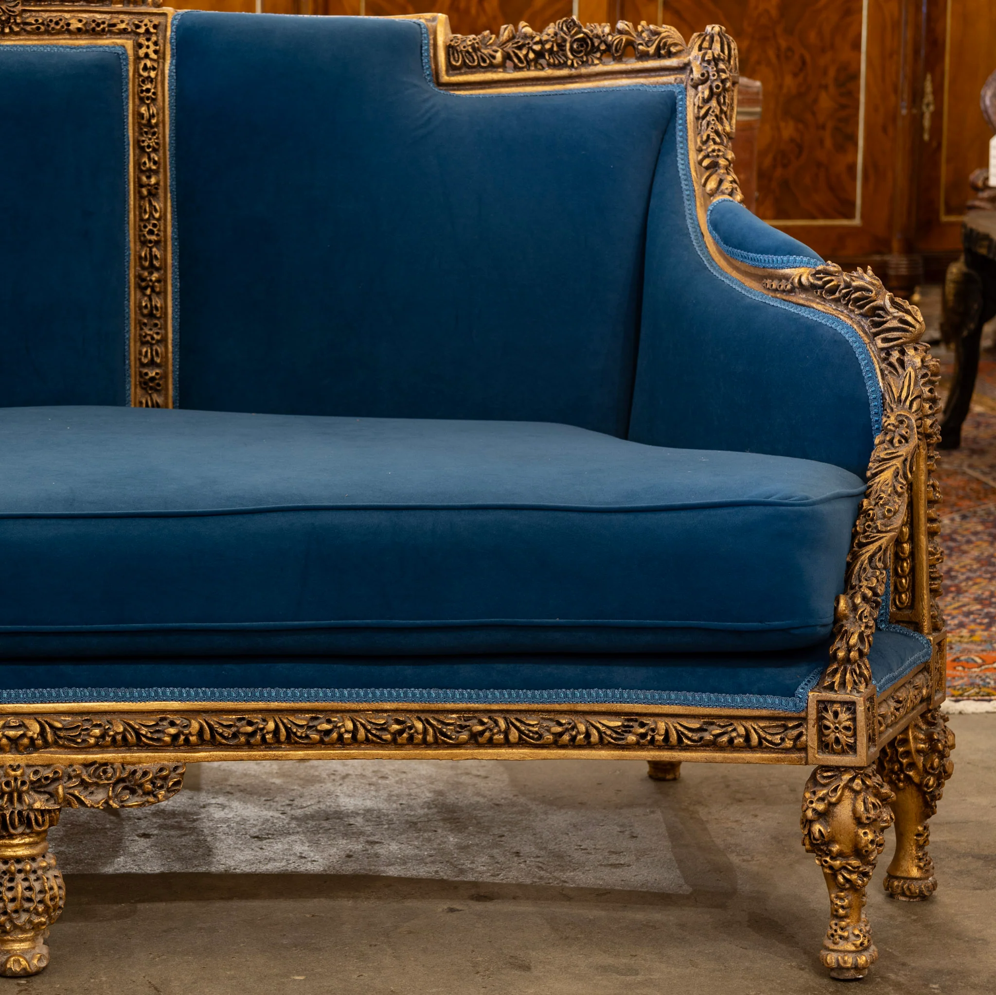 Louis XVI Gilded Sofa – Carved Detailing & Dark Blue Velvet Upholstery - Image 4