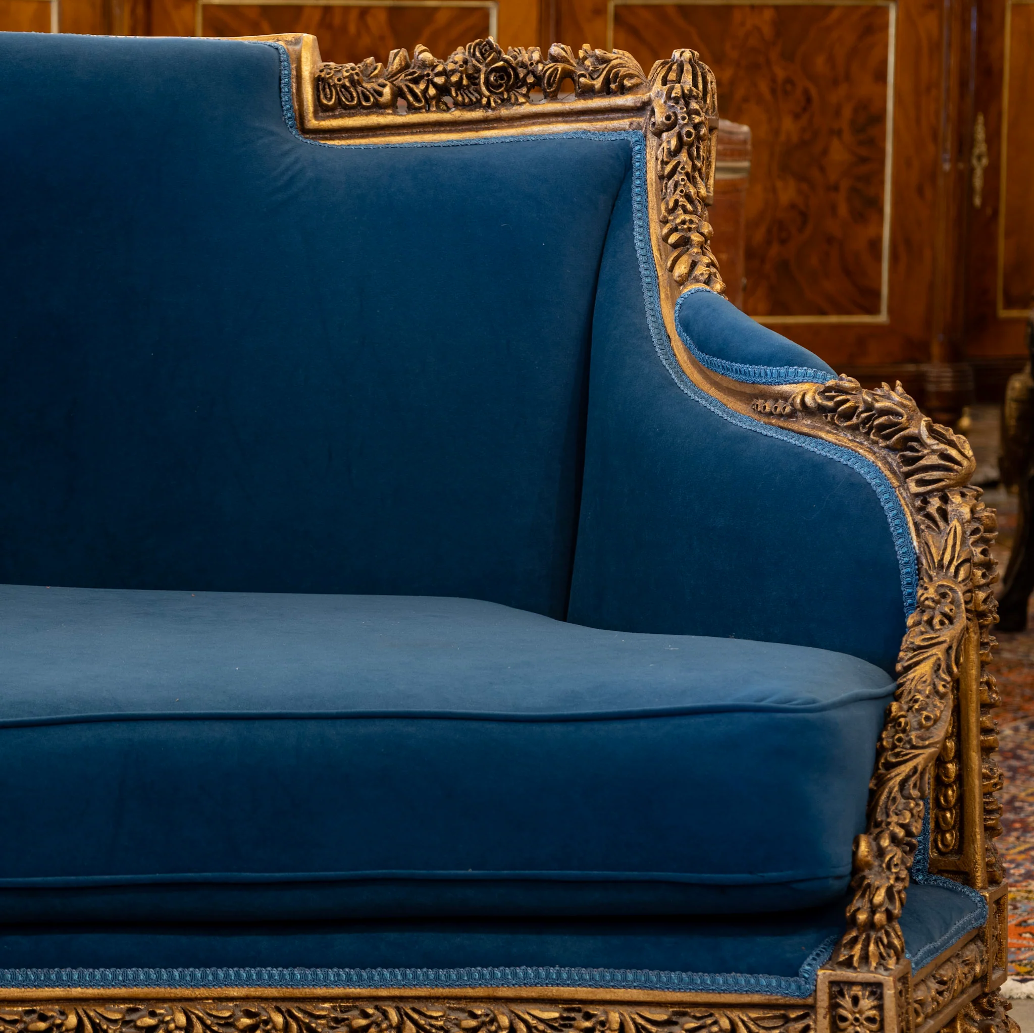 Louis XVI Gilded Sofa – Carved Detailing & Dark Blue Velvet Upholstery - Image 5