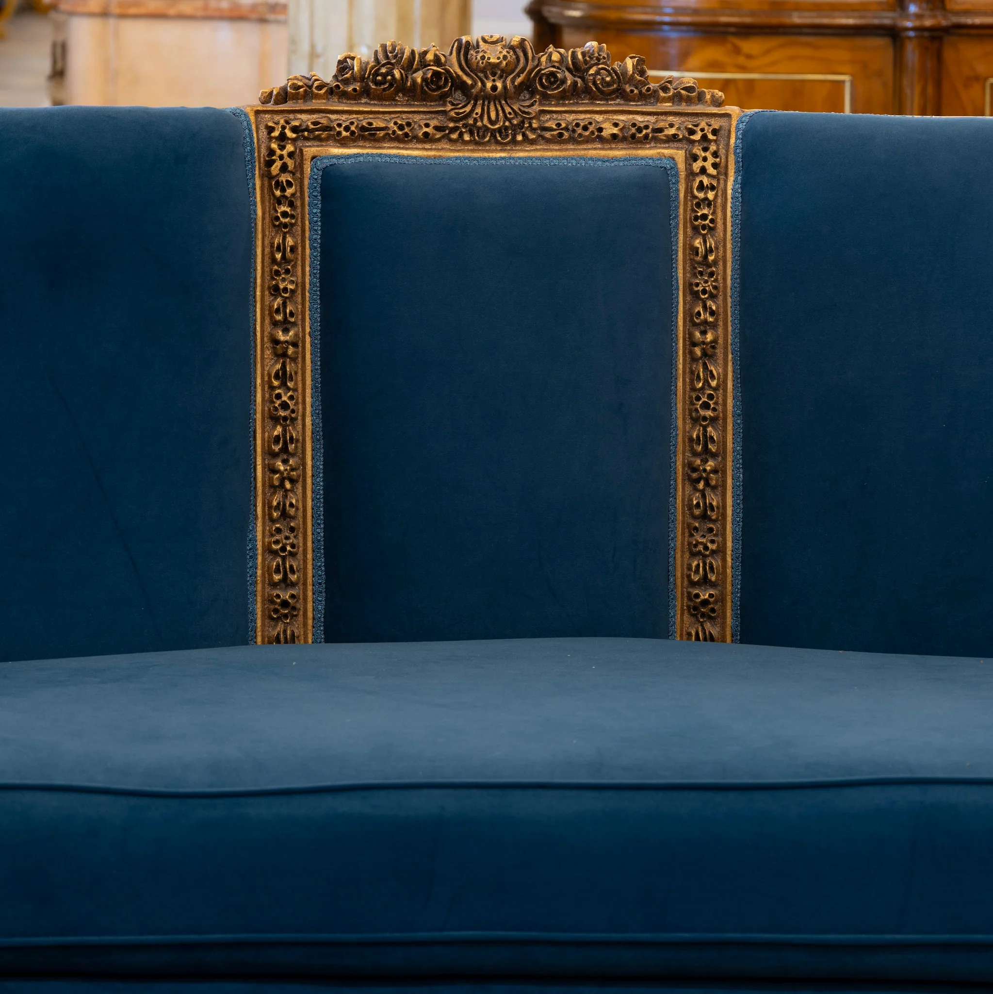Louis XVI Gilded Sofa – Carved Detailing & Dark Blue Velvet Upholstery - Image 8