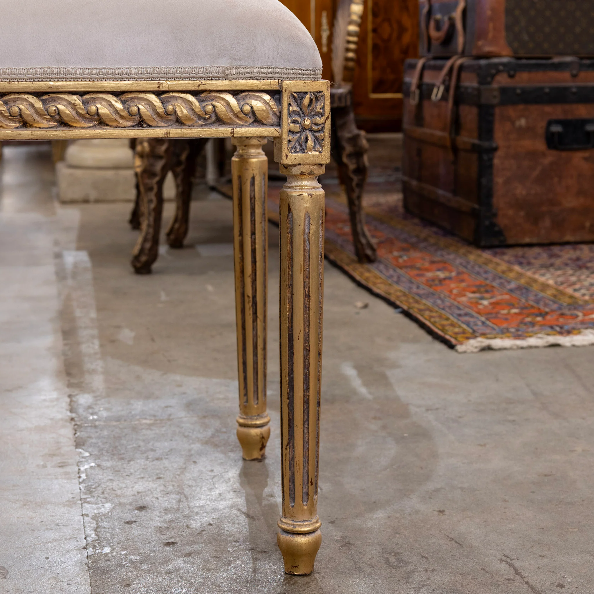 Louis XVI Gilded Square Stool – Light Beige Velvet Upholstery - Image 4