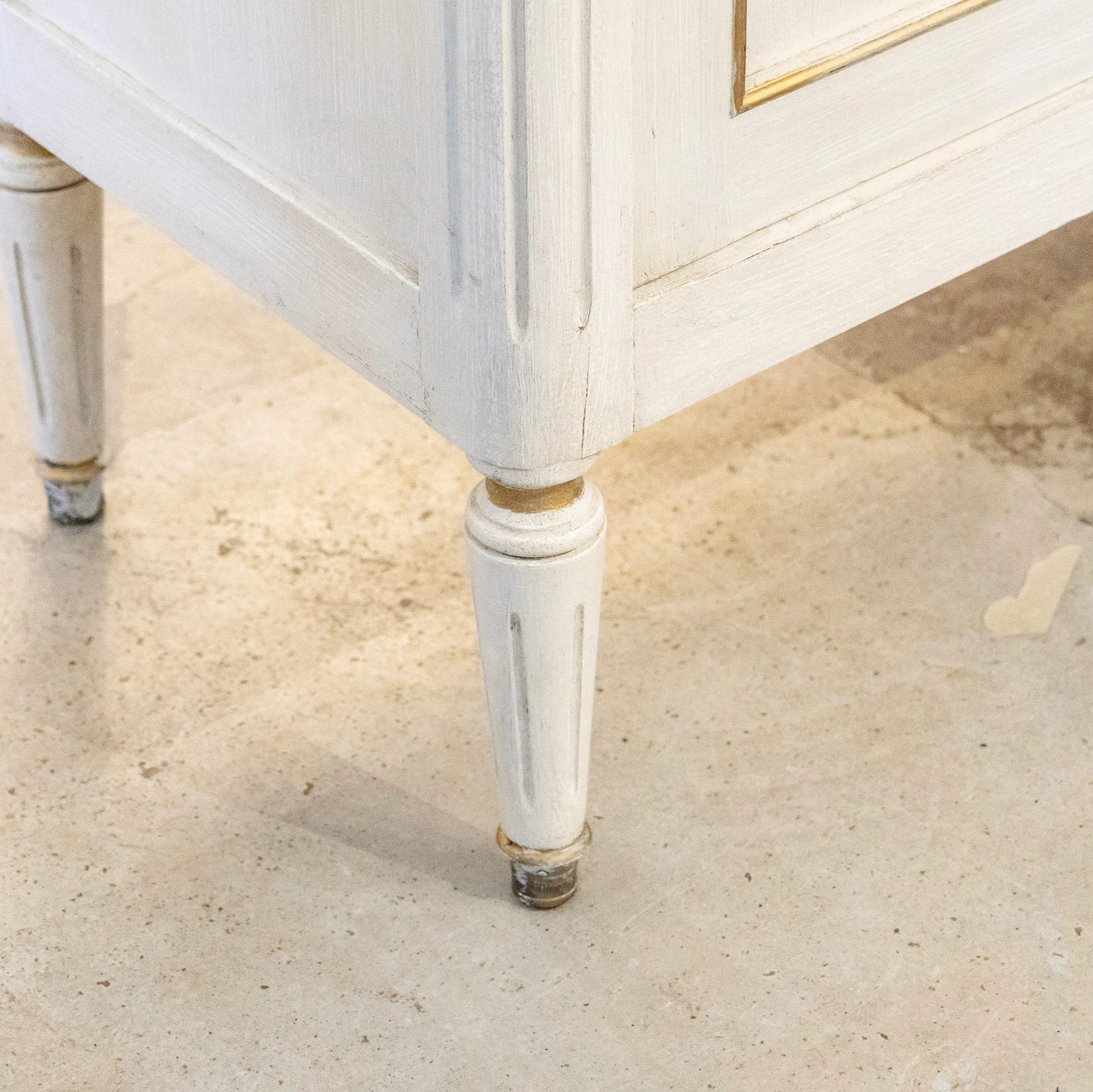 Louis XVI Glass Door Cabinet – Gold Inlay & White Marble Top - Image 11