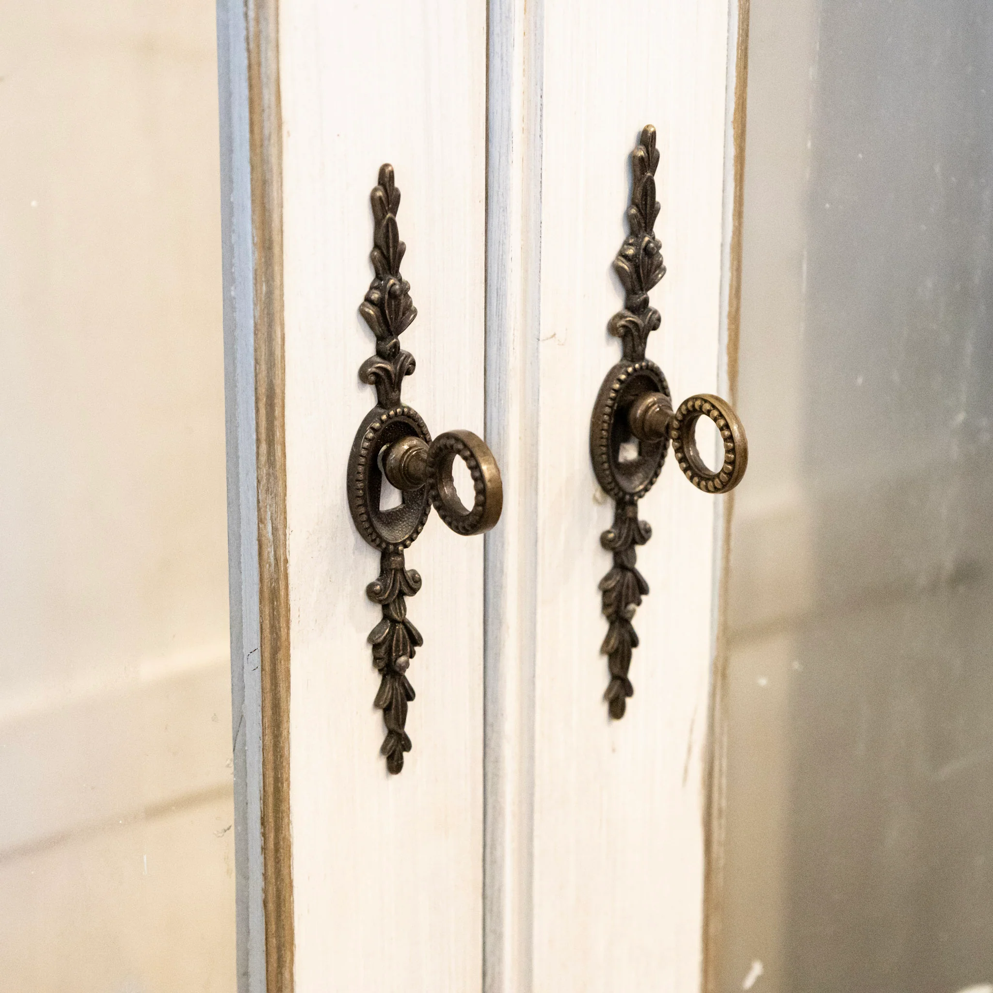 Louis XVI Glass Door Cabinet – Gold Inlay & White Marble Top - Image 9