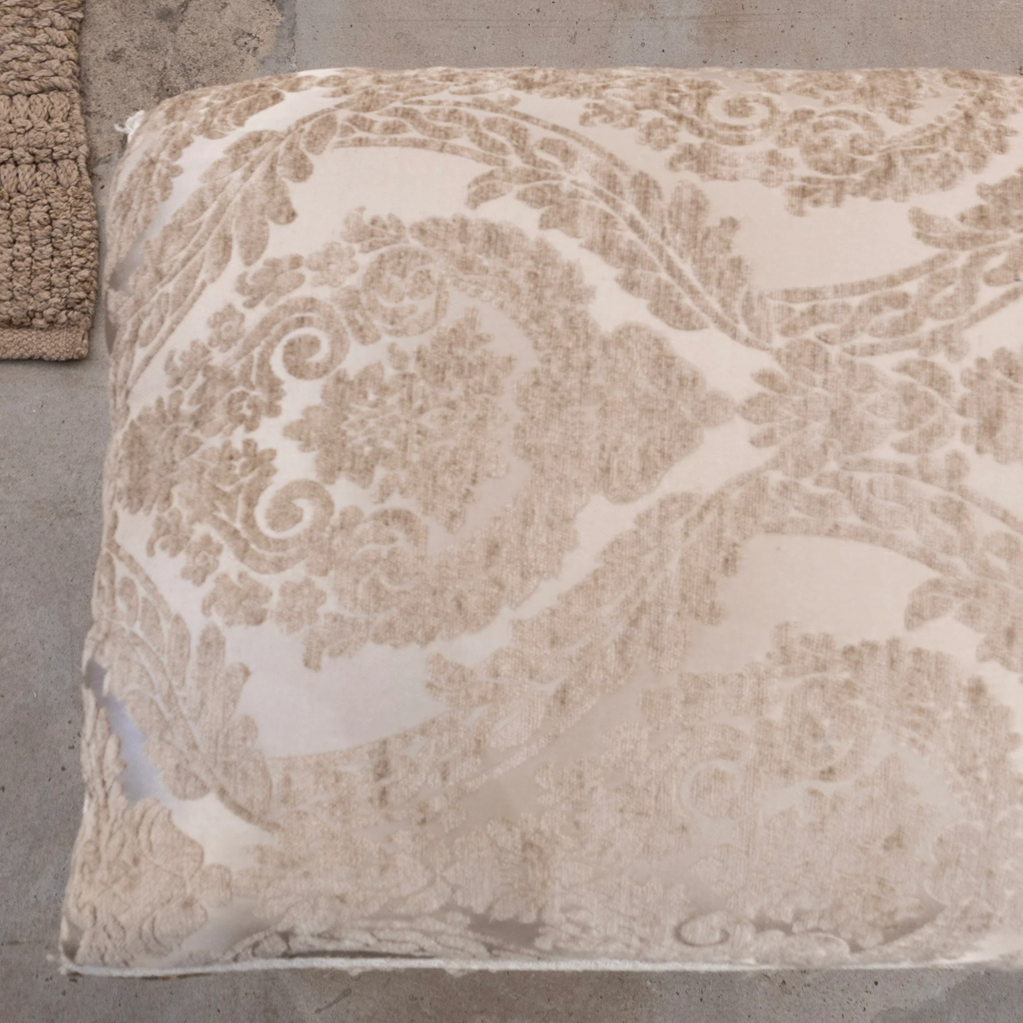 Louis XVI Gilded Bench – Beige Velvet Damask Upholstery - Image 5