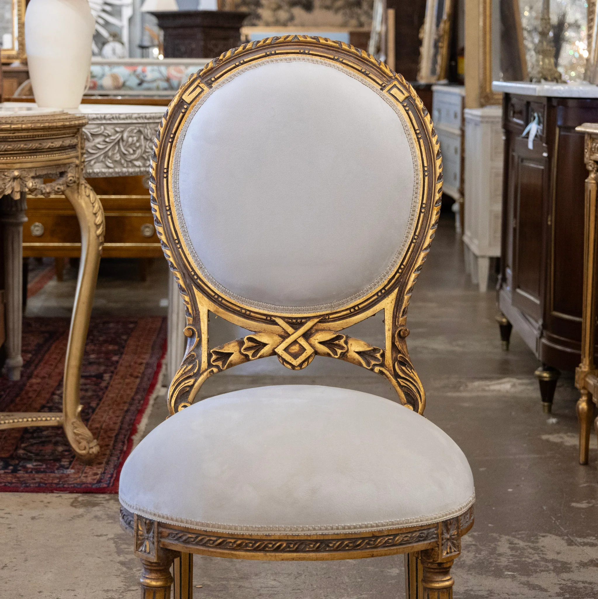 Louis XVI Round Dining Chair – Soft Gray Velvet & Gilded Frame - Image 6