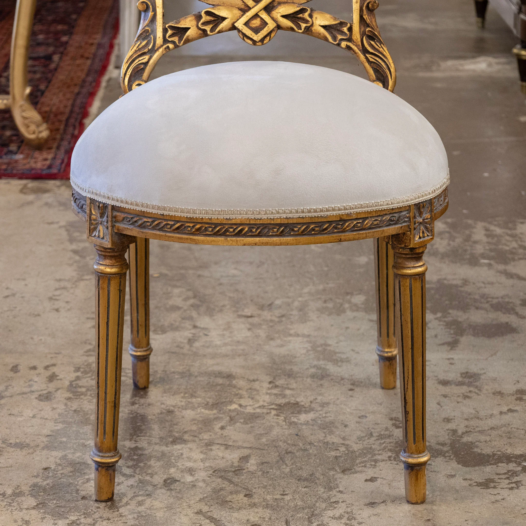 Louis XVI Round Dining Chair – Soft Gray Velvet & Gilded Frame - Image 7