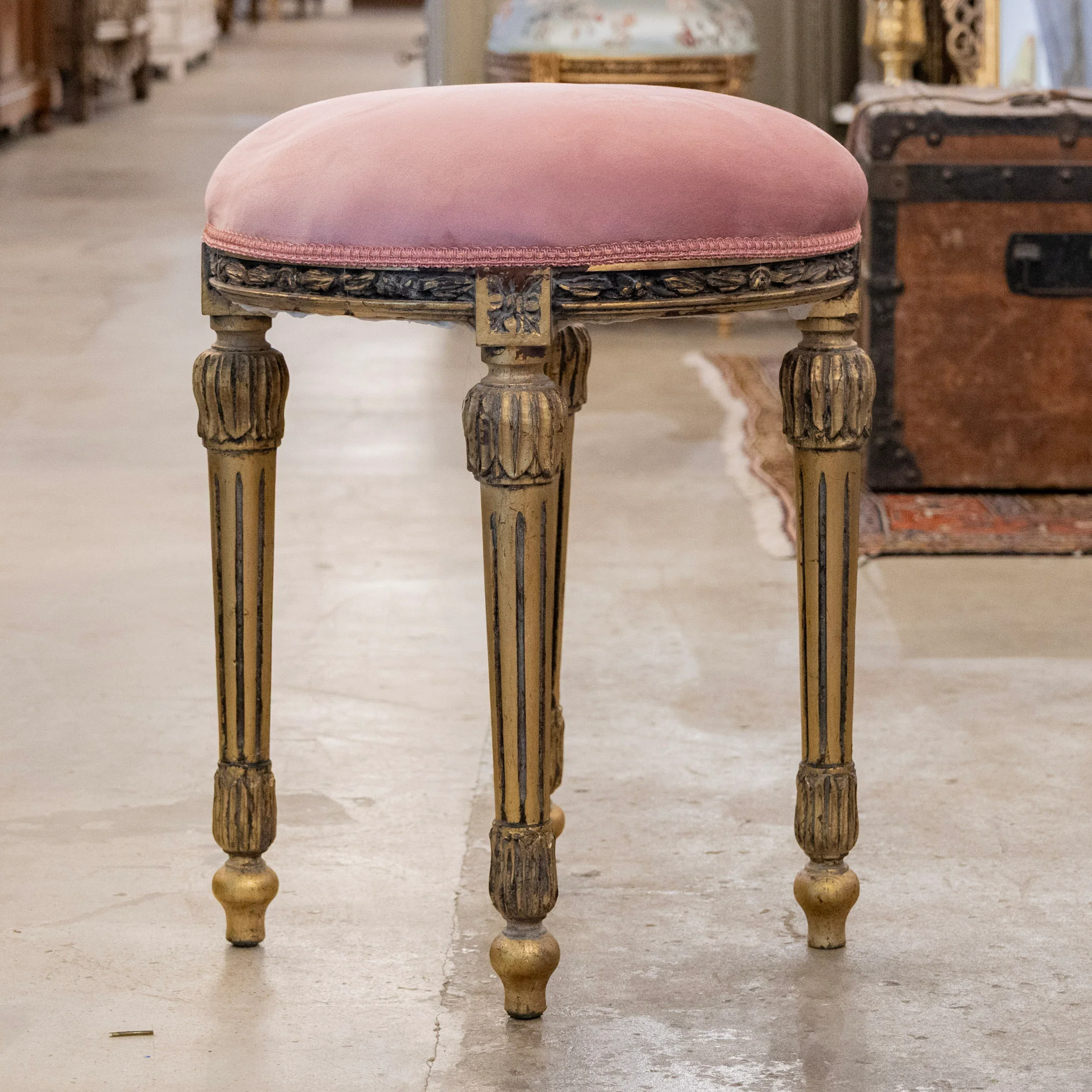 Louis XVI Round Gilded Stool – Pink Velvet Upholstery