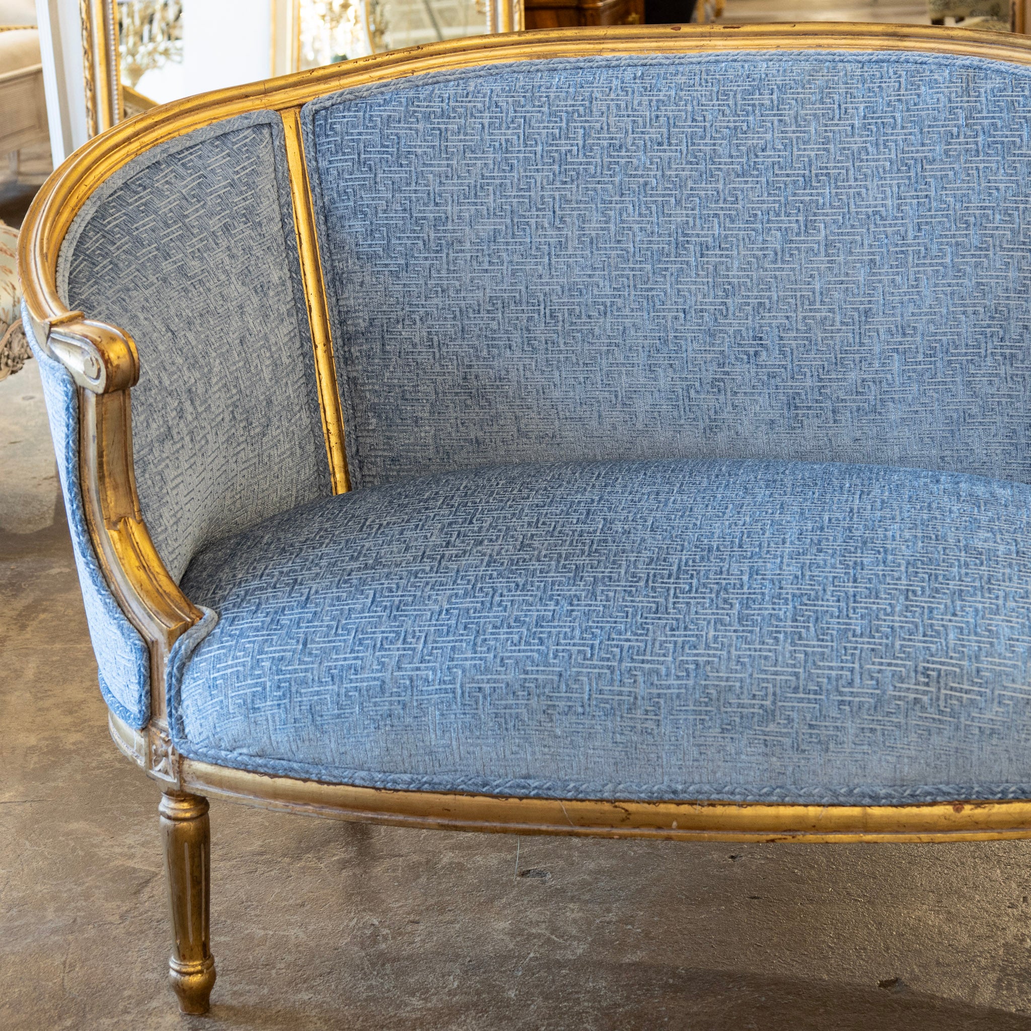 Louis XVI Round Settee – Gilded Frame & Greek Key Blue Velvet - Image 4