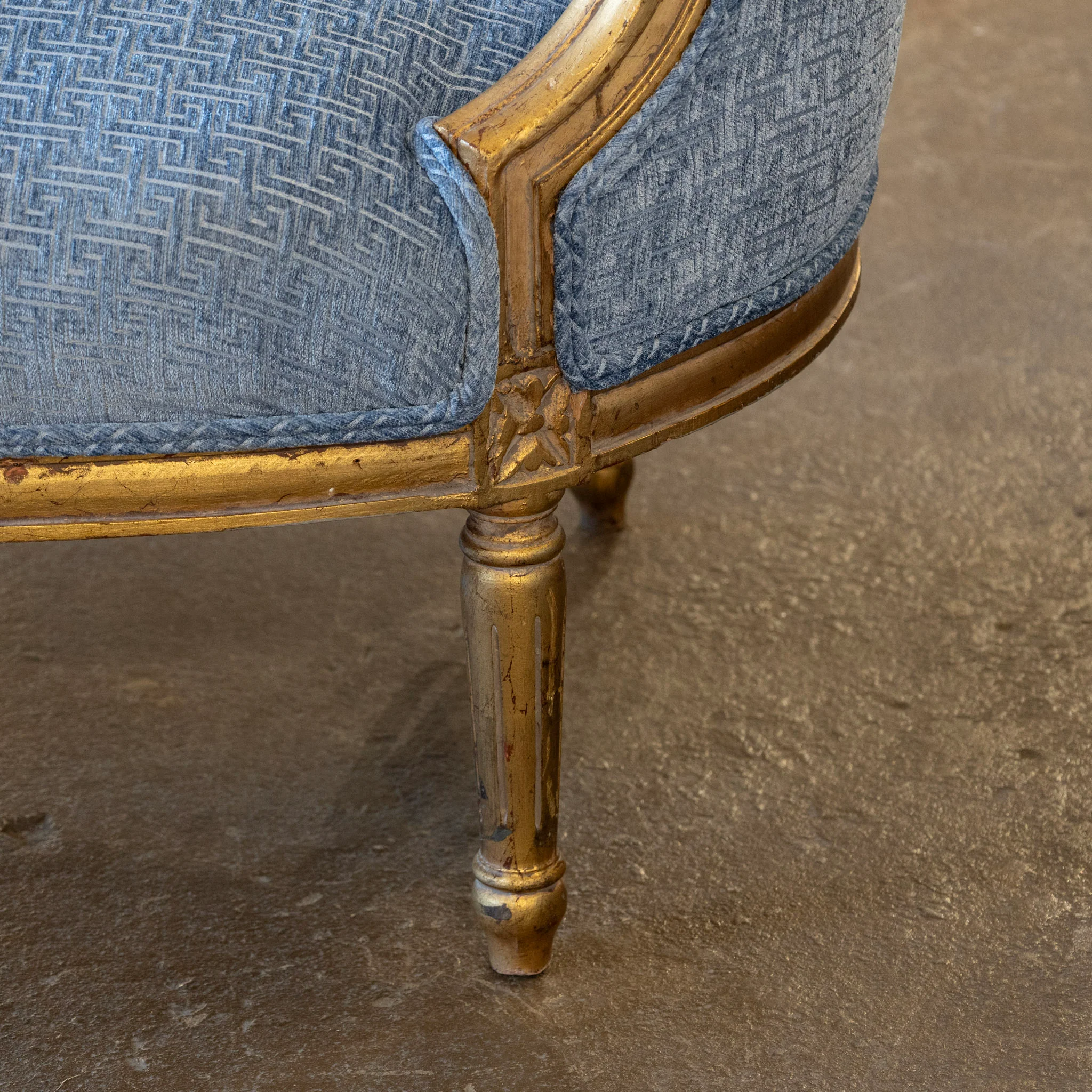 Louis XVI Round Settee – Gilded Frame & Greek Key Blue Velvet - Image 6