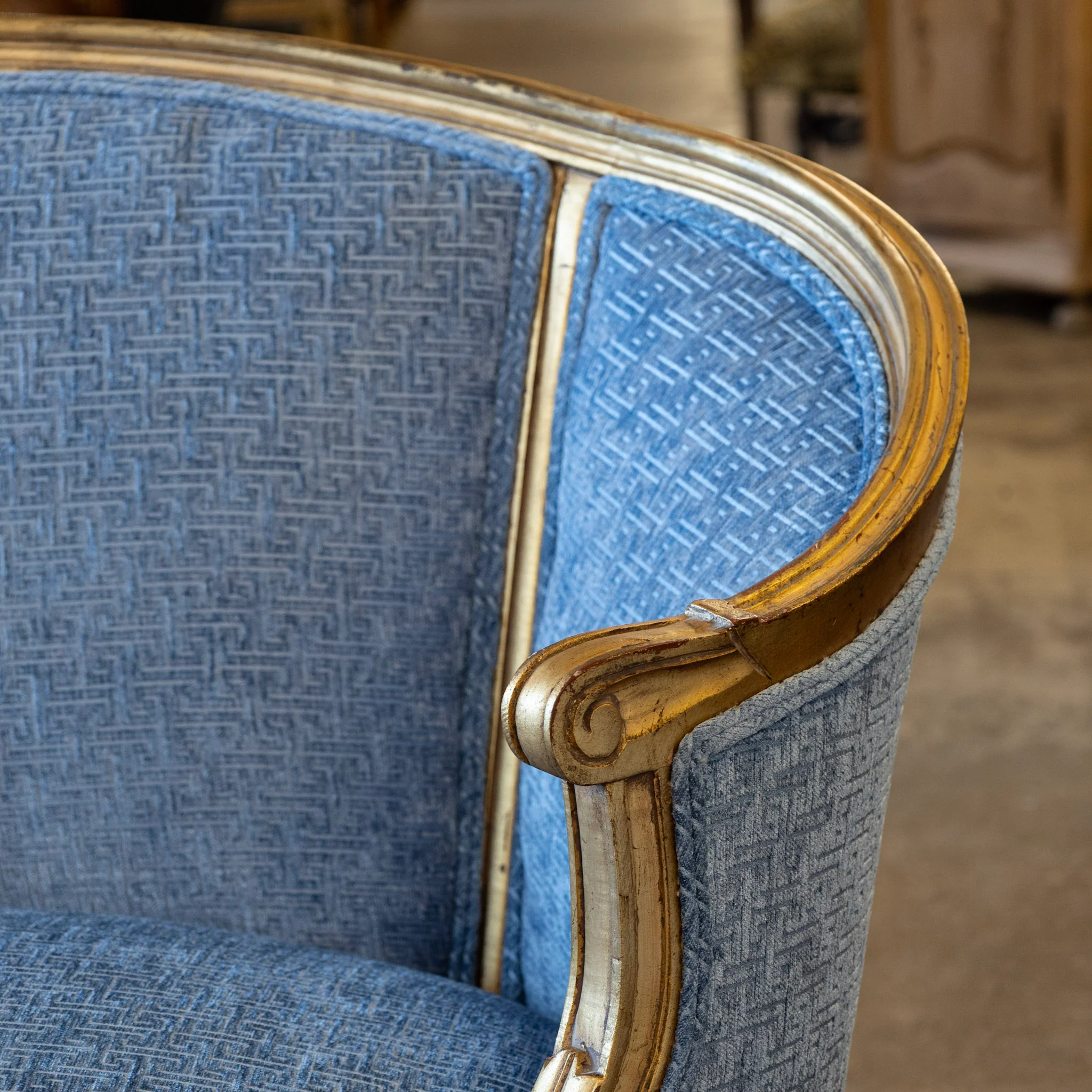 Louis XVI Round Settee – Gilded Frame & Greek Key Blue Velvet - Image 7