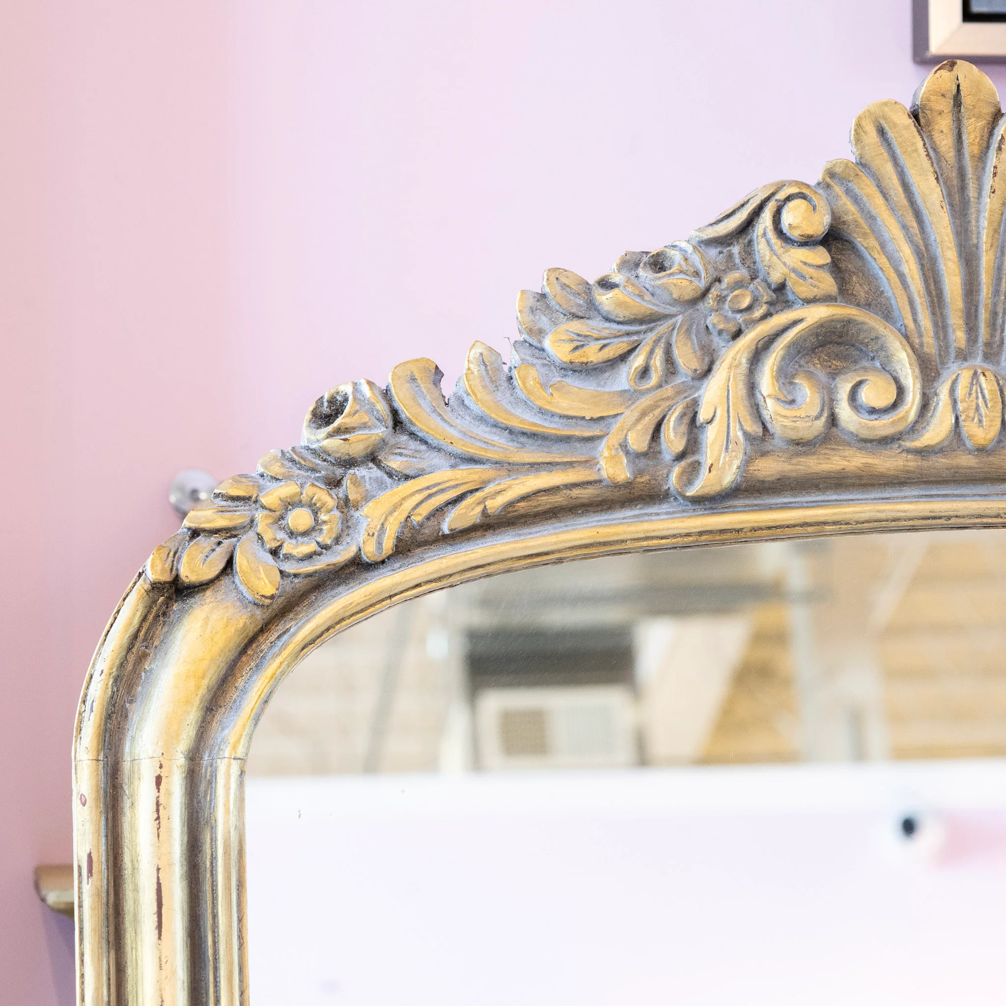 Louis XVI Rounded Gilded Mirror – Shell Crest & Fluted Trim - Image 4