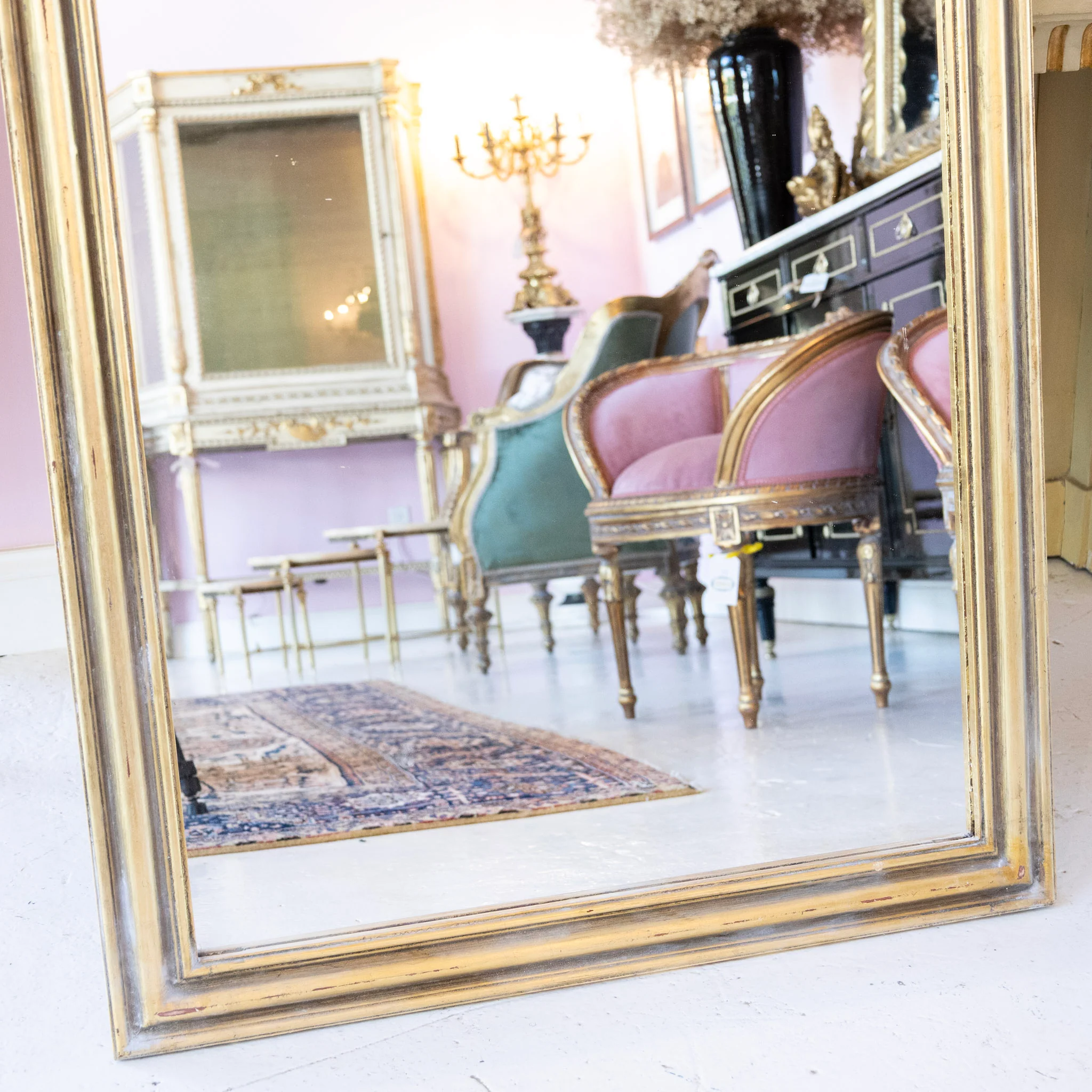Louis XVI Rounded Gilded Mirror – Shell Crest & Fluted Trim - Image 5