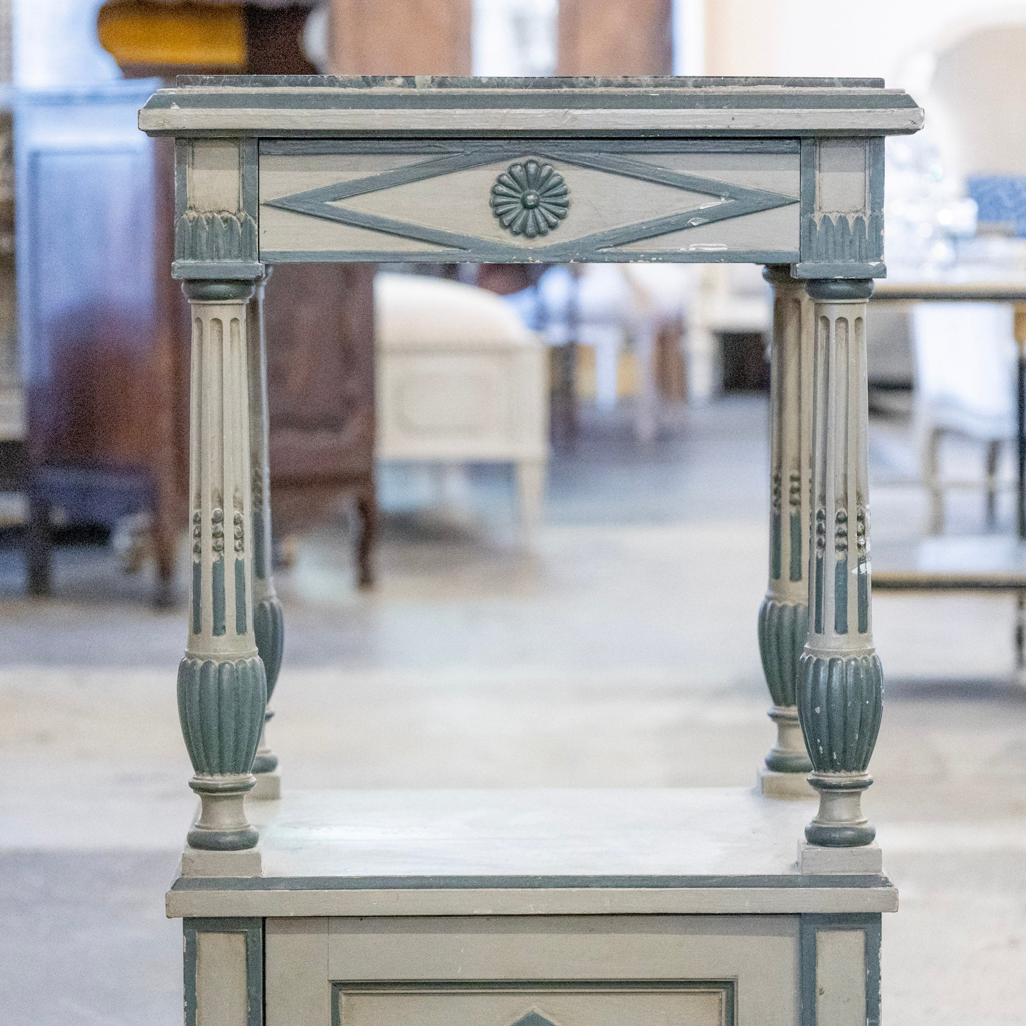 Louis XVI Side Table with Shelf – Marble Top & Fluted Legs in Green - Image 2