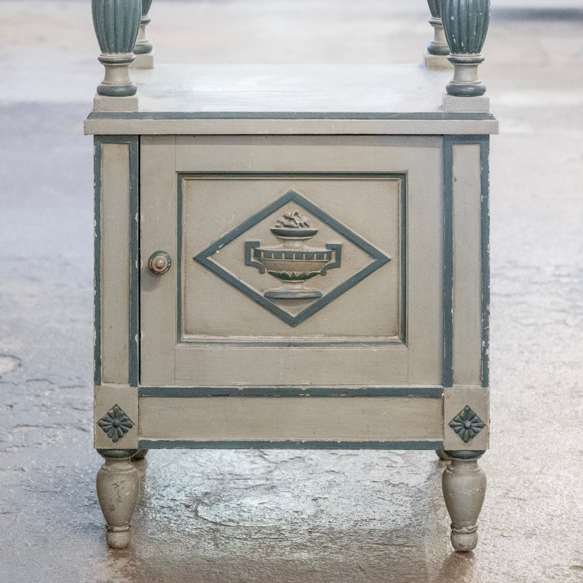 Louis XVI Side Table with Shelf – Marble Top & Fluted Legs in Green - Image 3